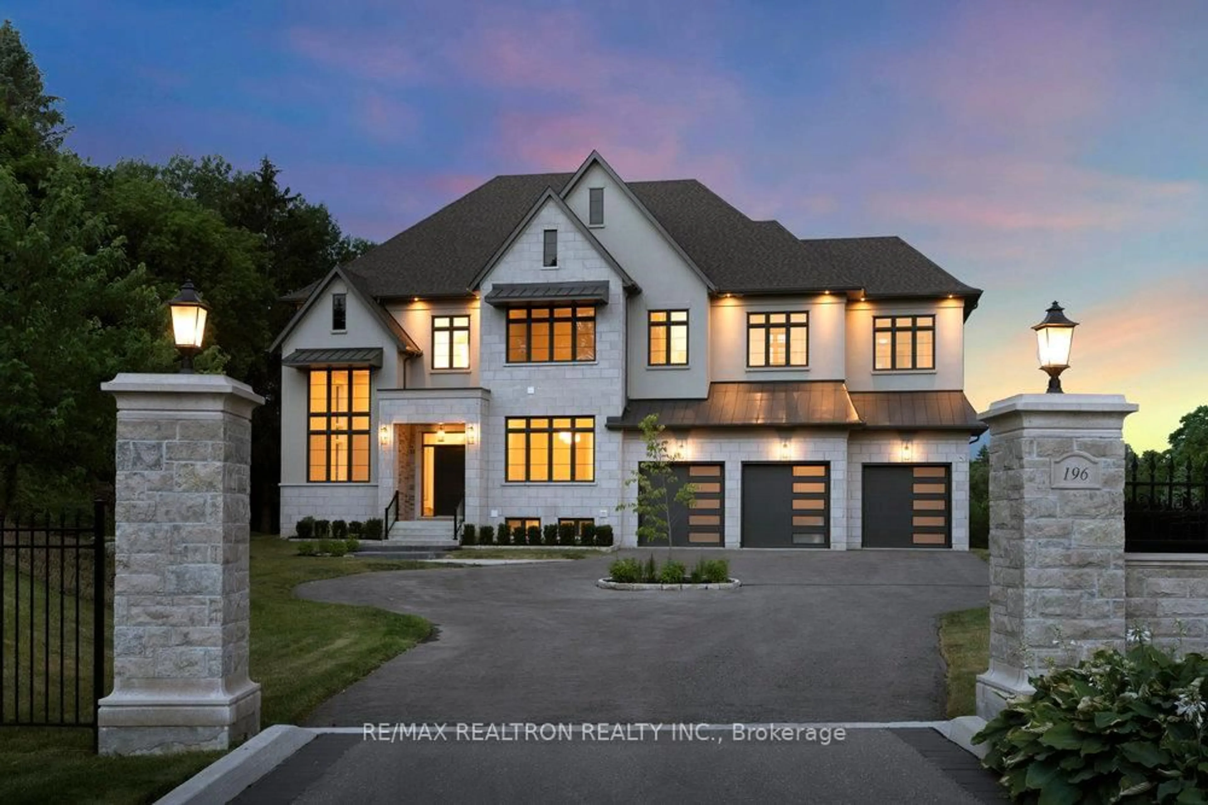 Home with brick exterior material, street for 196 Kennedy St, Aurora Ontario L4G 2L7