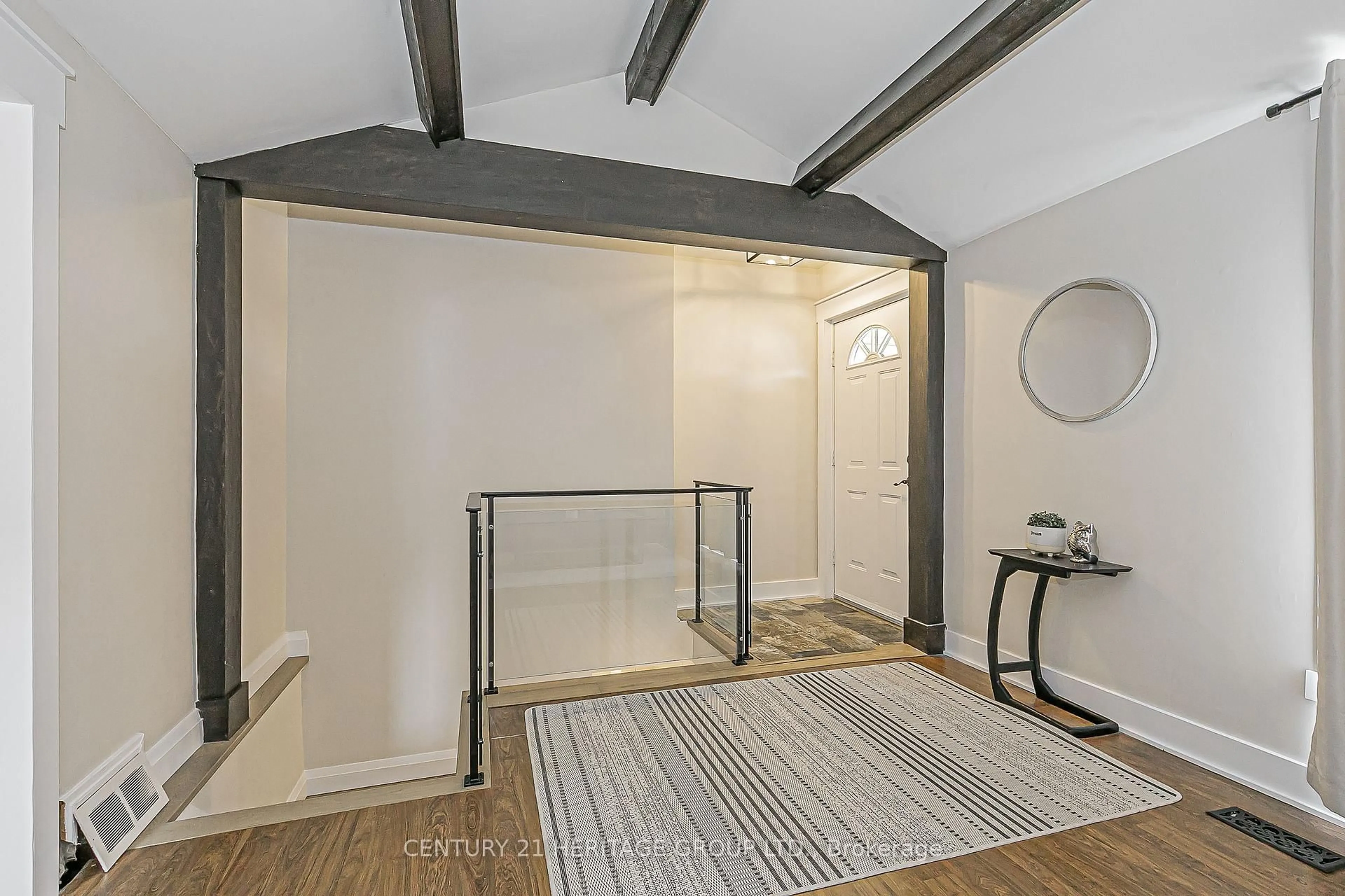 Indoor entryway for 181 Muriel St, Newmarket Ontario L3Y 3N1