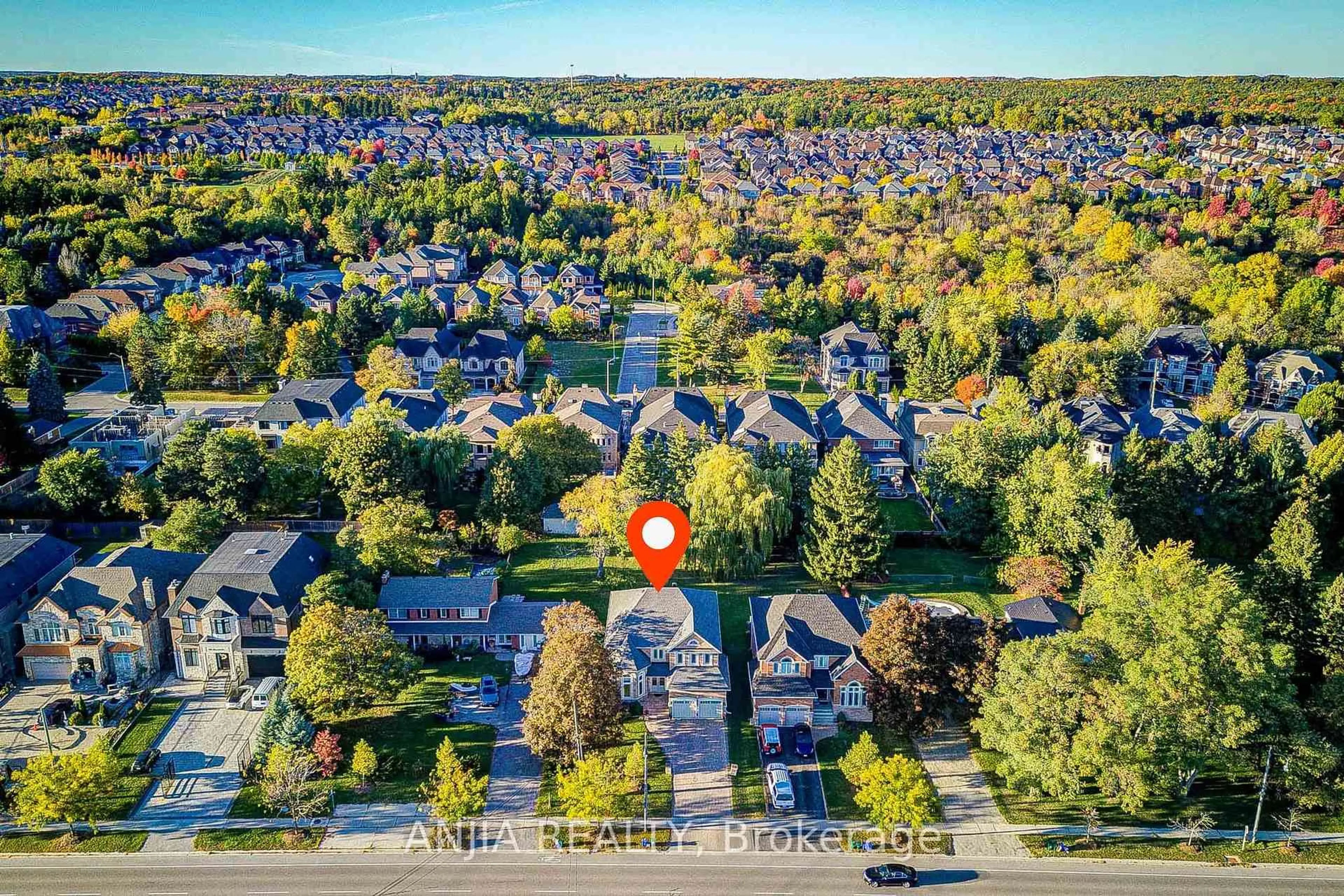 A pic from outside/outdoor area/front of a property/back of a property/a pic from drone, street for 212 19th Ave, Richmond Hill Ontario L4E 3P6