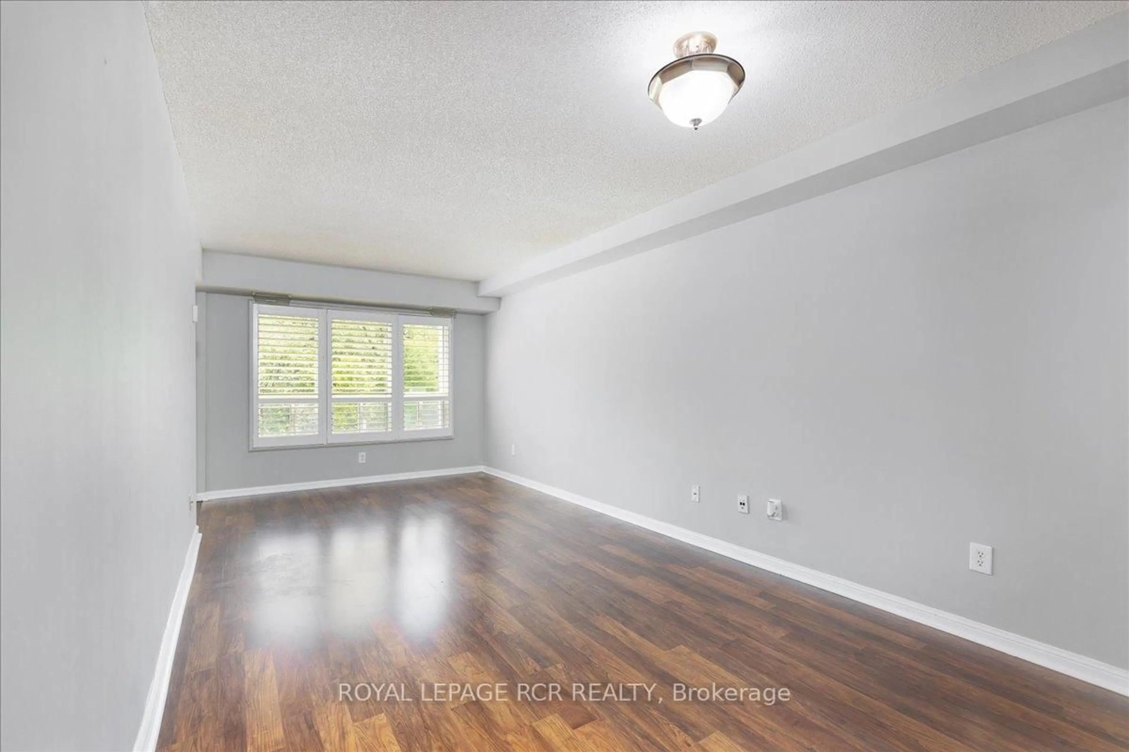 A pic of a room for 900 Bogart Mill Tr #212, Newmarket Ontario L3Y 8V5