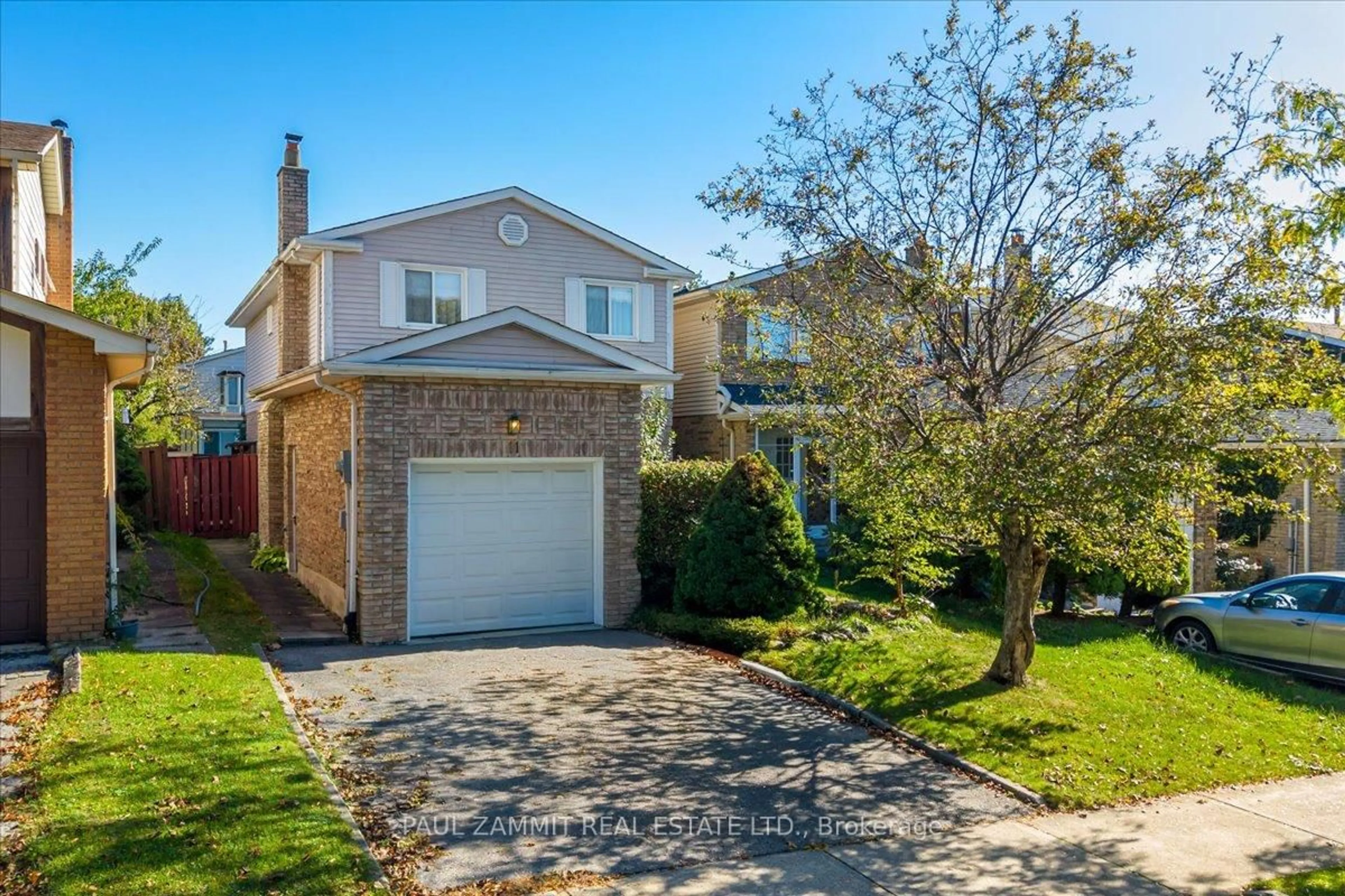 A pic from outside/outdoor area/front of a property/back of a property/a pic from drone, street for 11 Tamarack Dr, Markham Ontario L3T 4W2