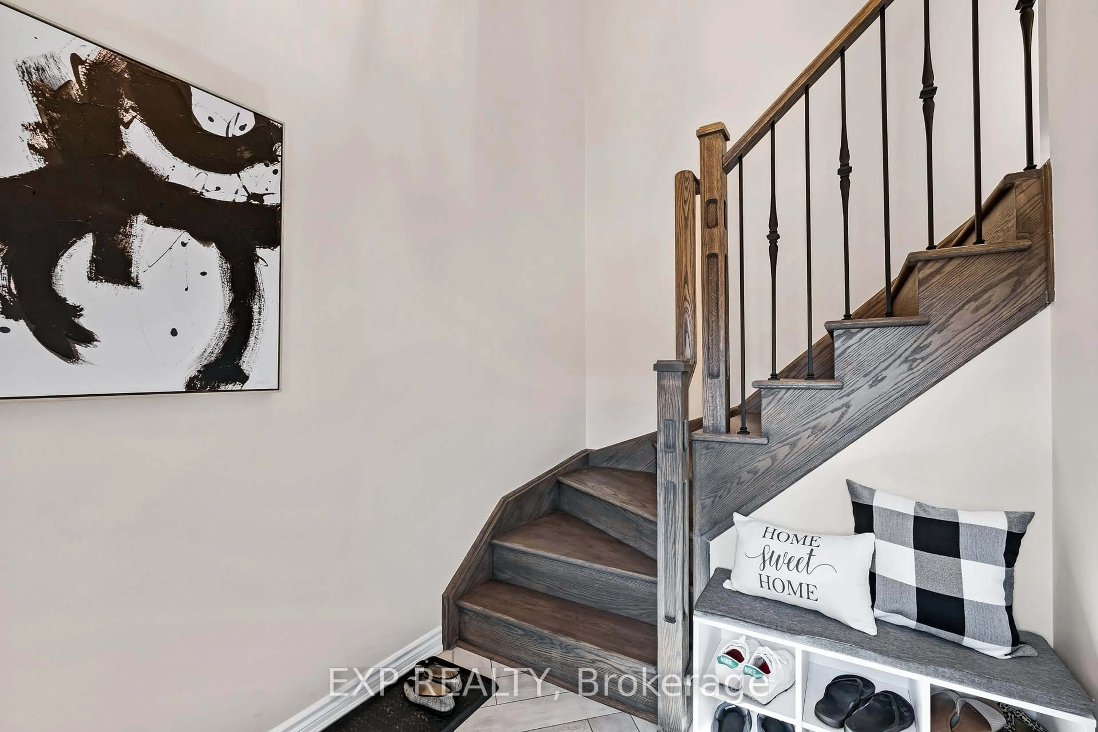 Stairs for 9 Gord Matthews Way, Uxbridge Ontario L9P 0E9