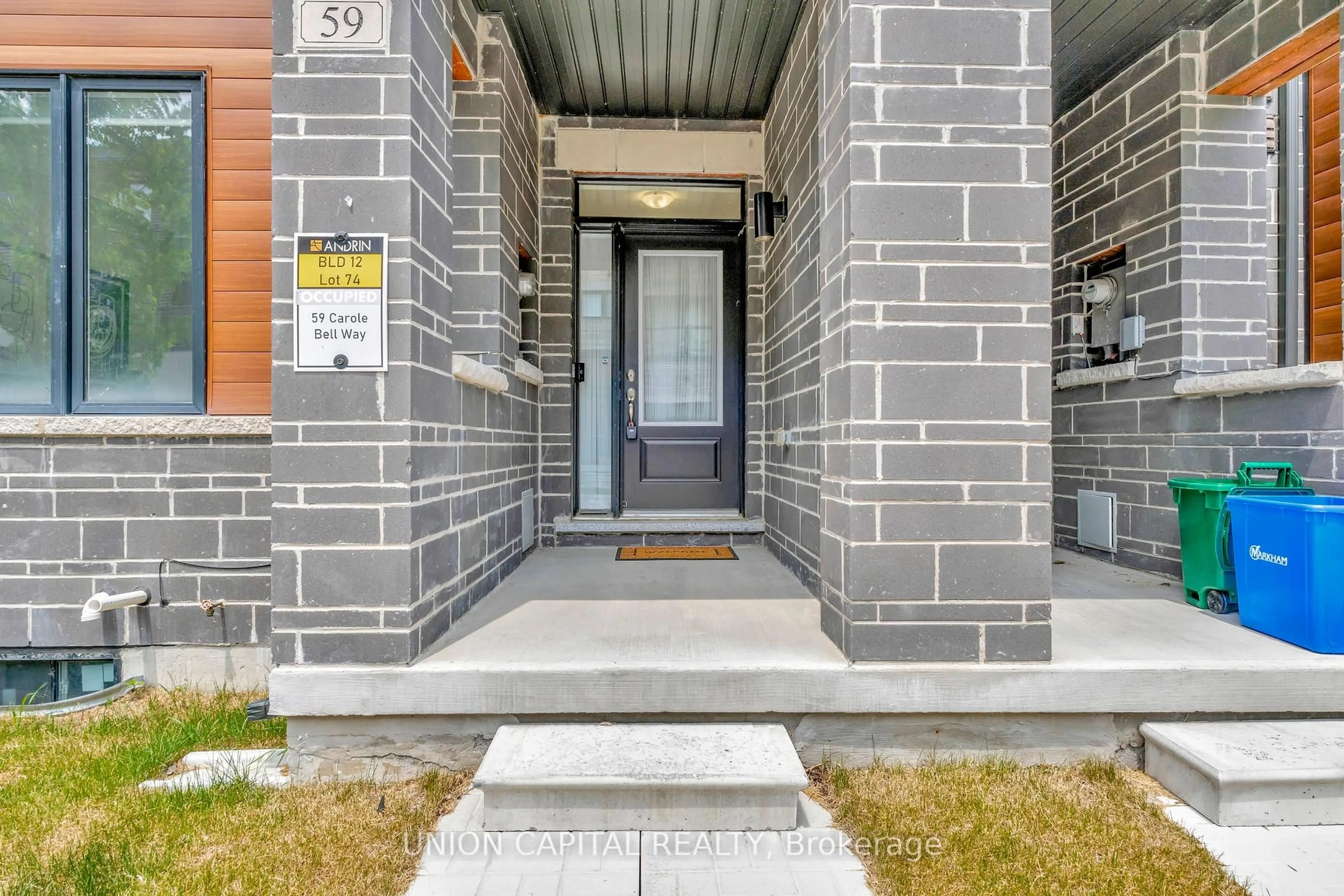 Indoor entryway for 59 Carole Bell Way, Markham Ontario L6E 0W2