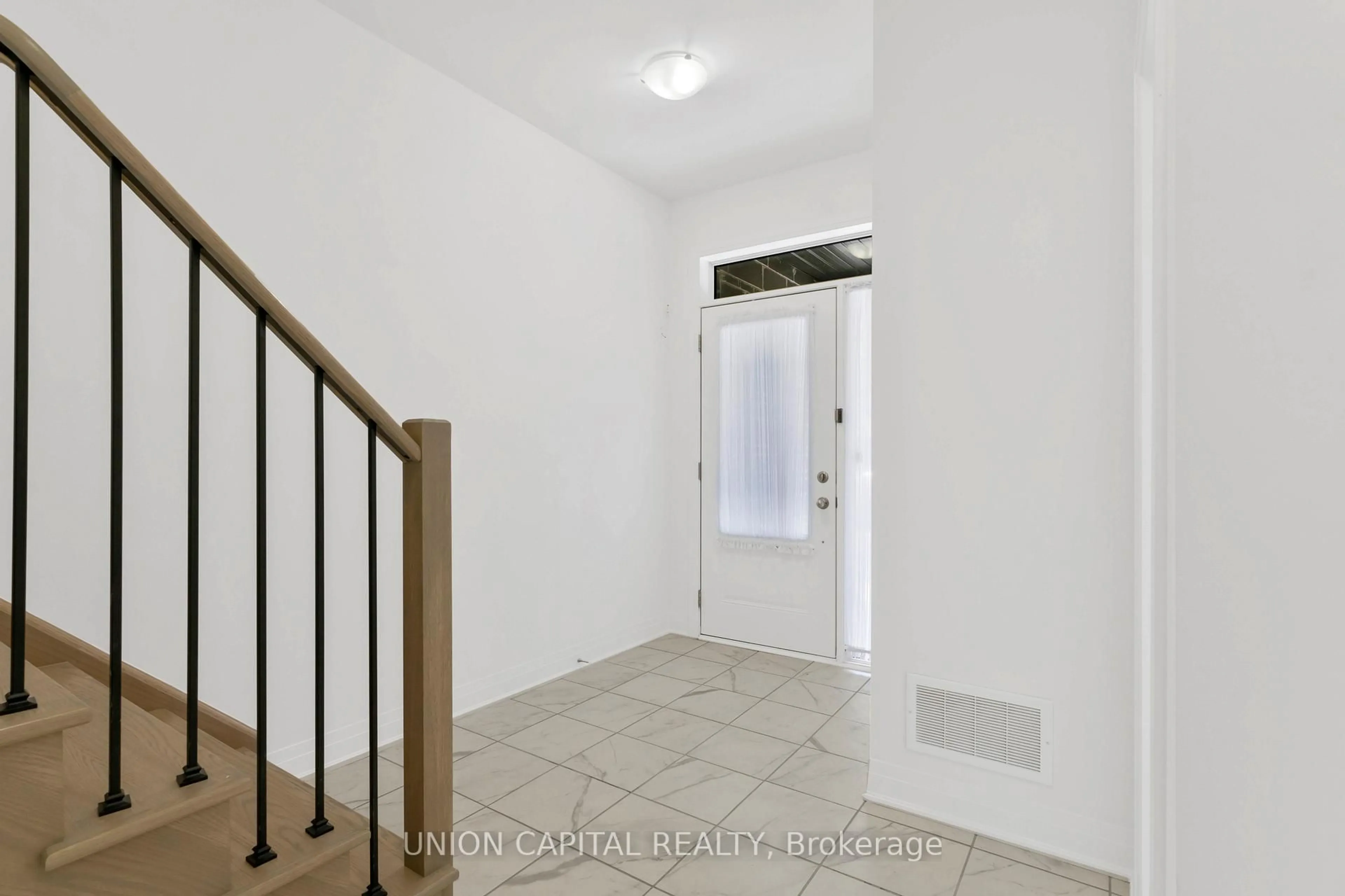 Indoor foyer for 59 Carole Bell Way, Markham Ontario L6E 0W2