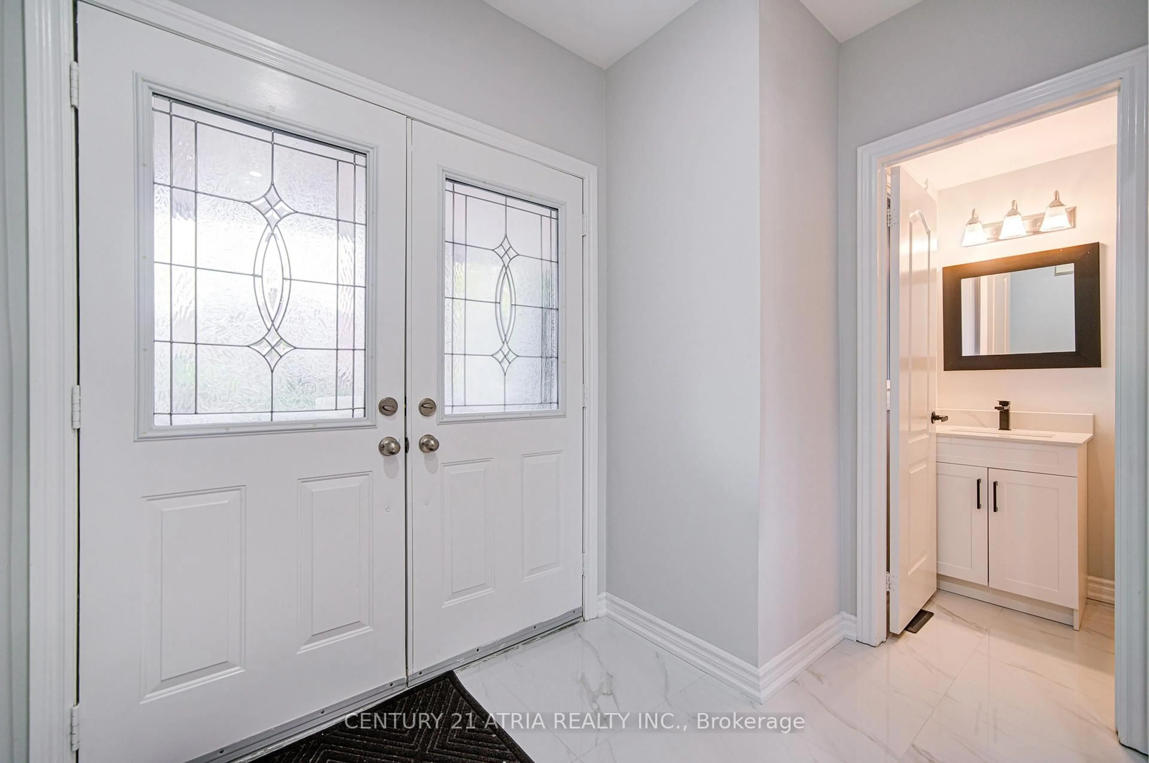 Indoor entryway for 273 Conover Ave, Aurora Ontario L4G 7X2