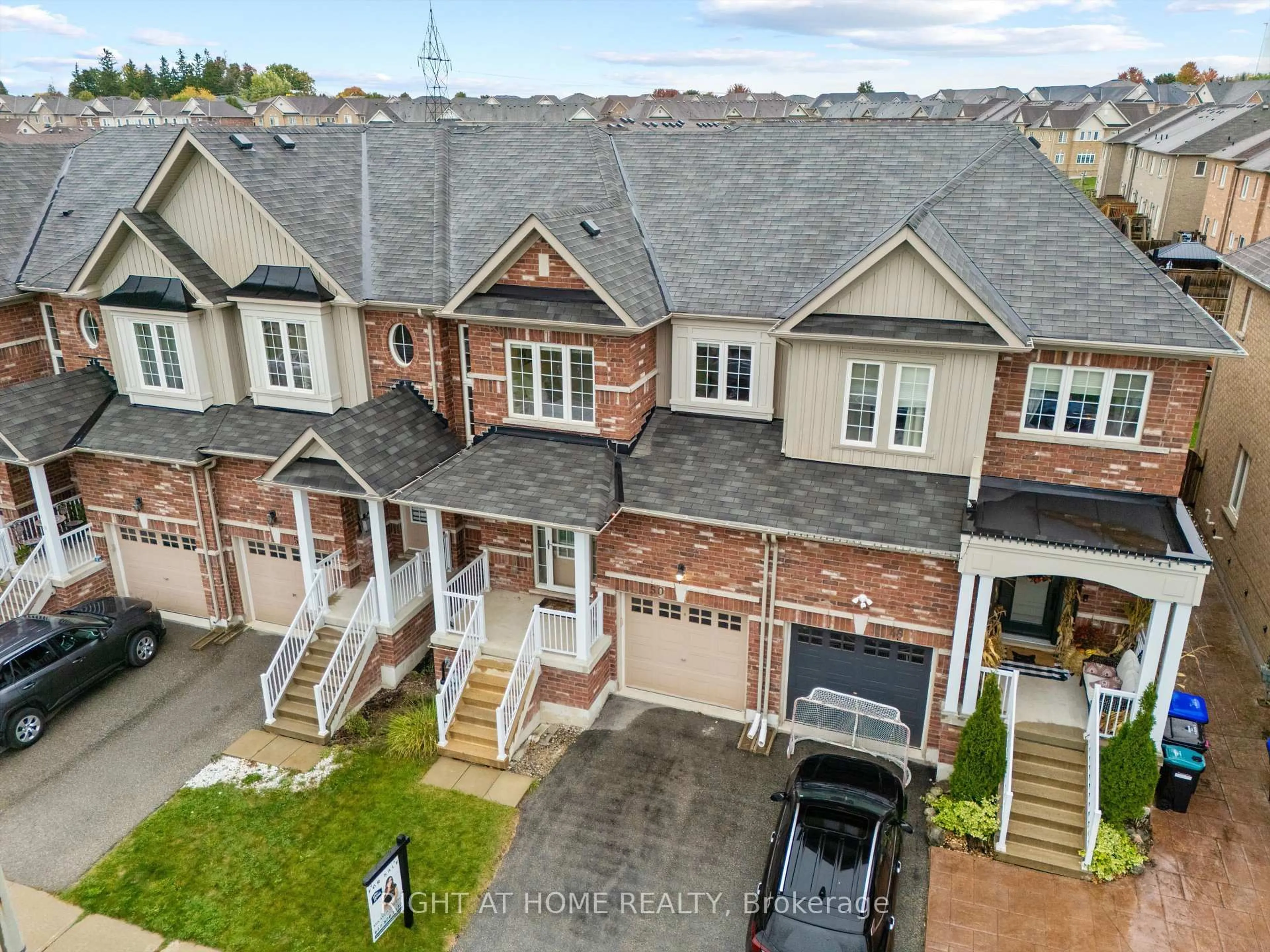 A pic from outside/outdoor area/front of a property/back of a property/a pic from drone, street for 50 Luisa St, Bradford West Gwillimbury Ontario L3Z 0P1