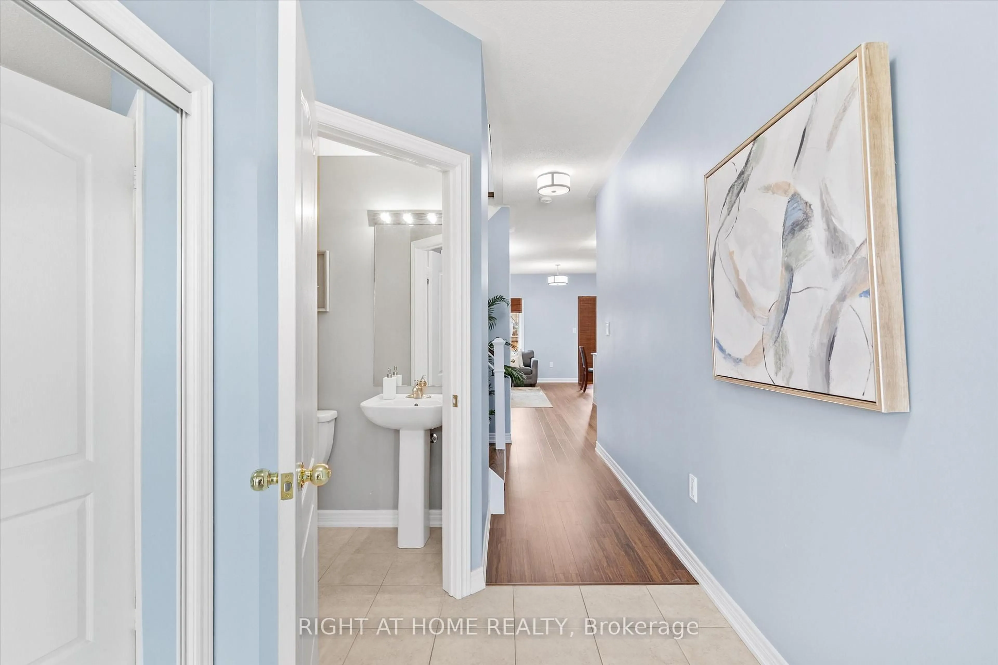 Indoor entryway for 50 Luisa St, Bradford West Gwillimbury Ontario L3Z 0P1
