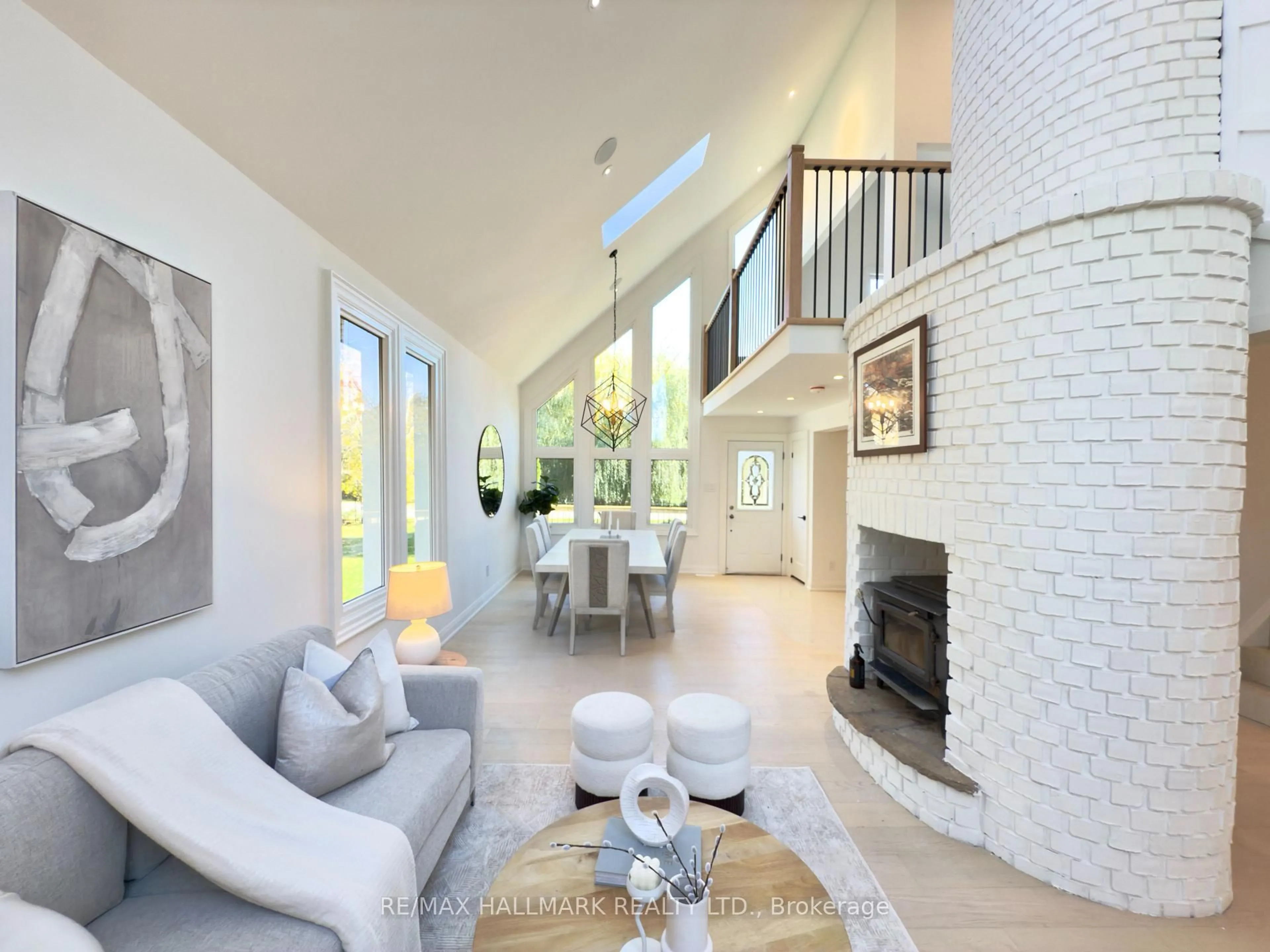 Living room with furniture, unknown for 3716 Maple Grove Rd, Innisfil Ontario L9S 3B3