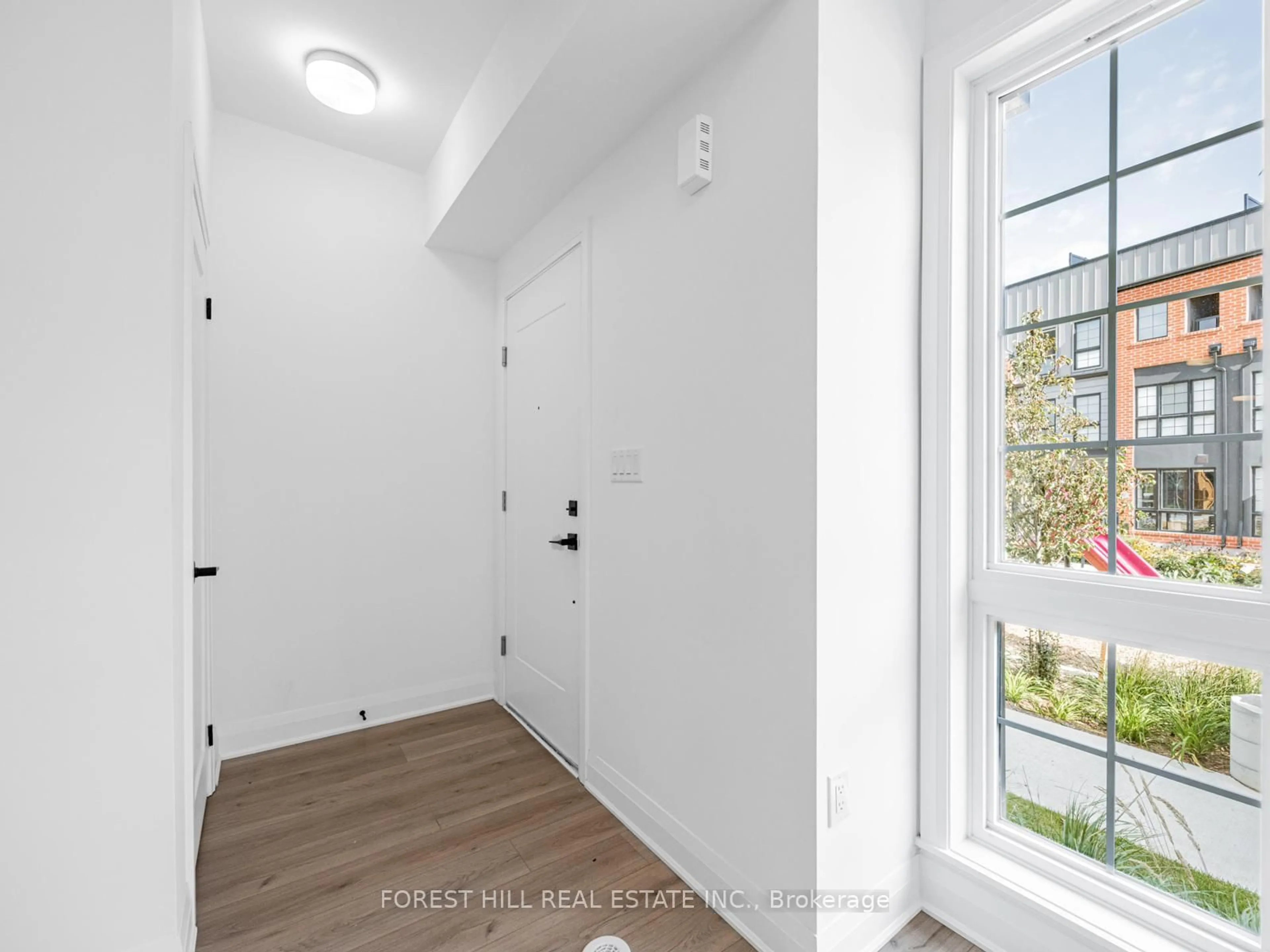 Indoor entryway for 52 Burleigh Mews, Vaughan Ontario L4J 8A2