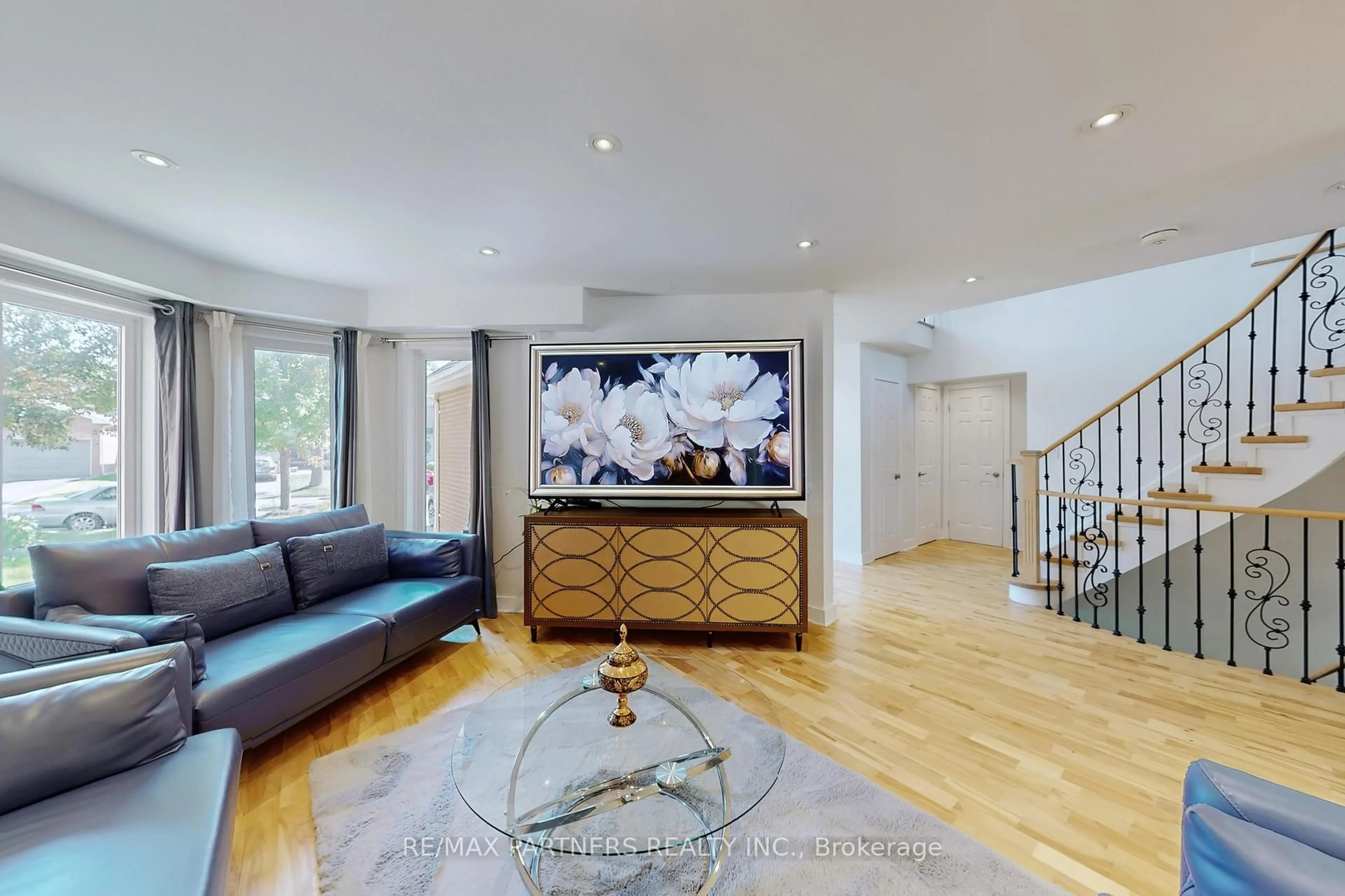 Unknown for 26 Sandfield Dr, Aurora Ontario L4G 6R7