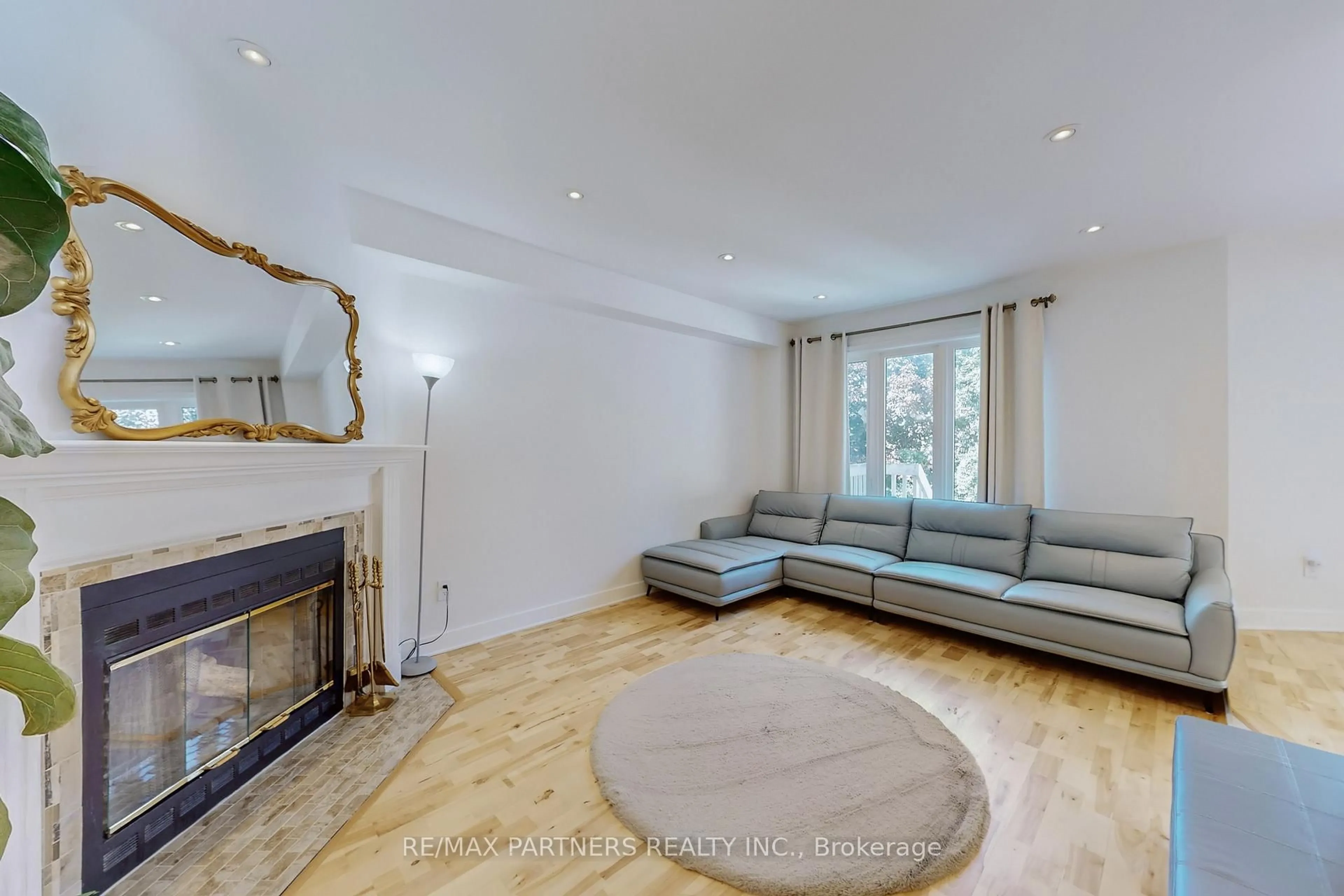 Living room with furniture, wood/laminate floor for 26 Sandfield Dr, Aurora Ontario L4G 6R7