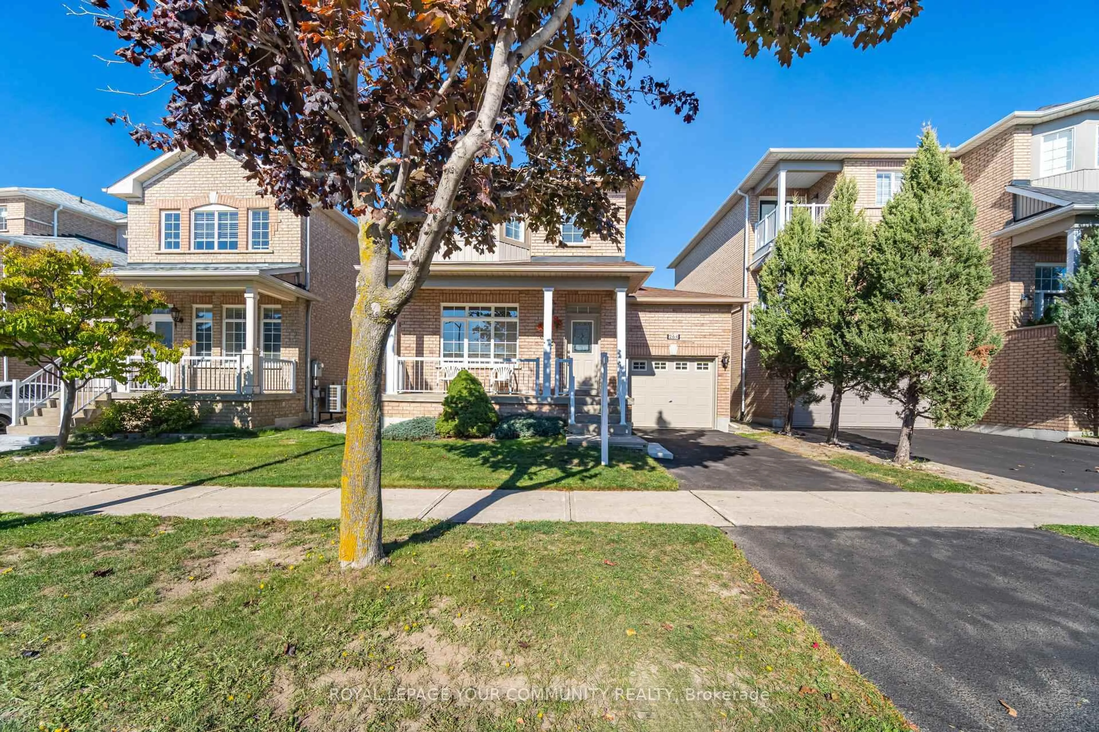 A pic from outside/outdoor area/front of a property/back of a property/a pic from drone, street for 264 America Ave, Vaughan Ontario L6A 3G8