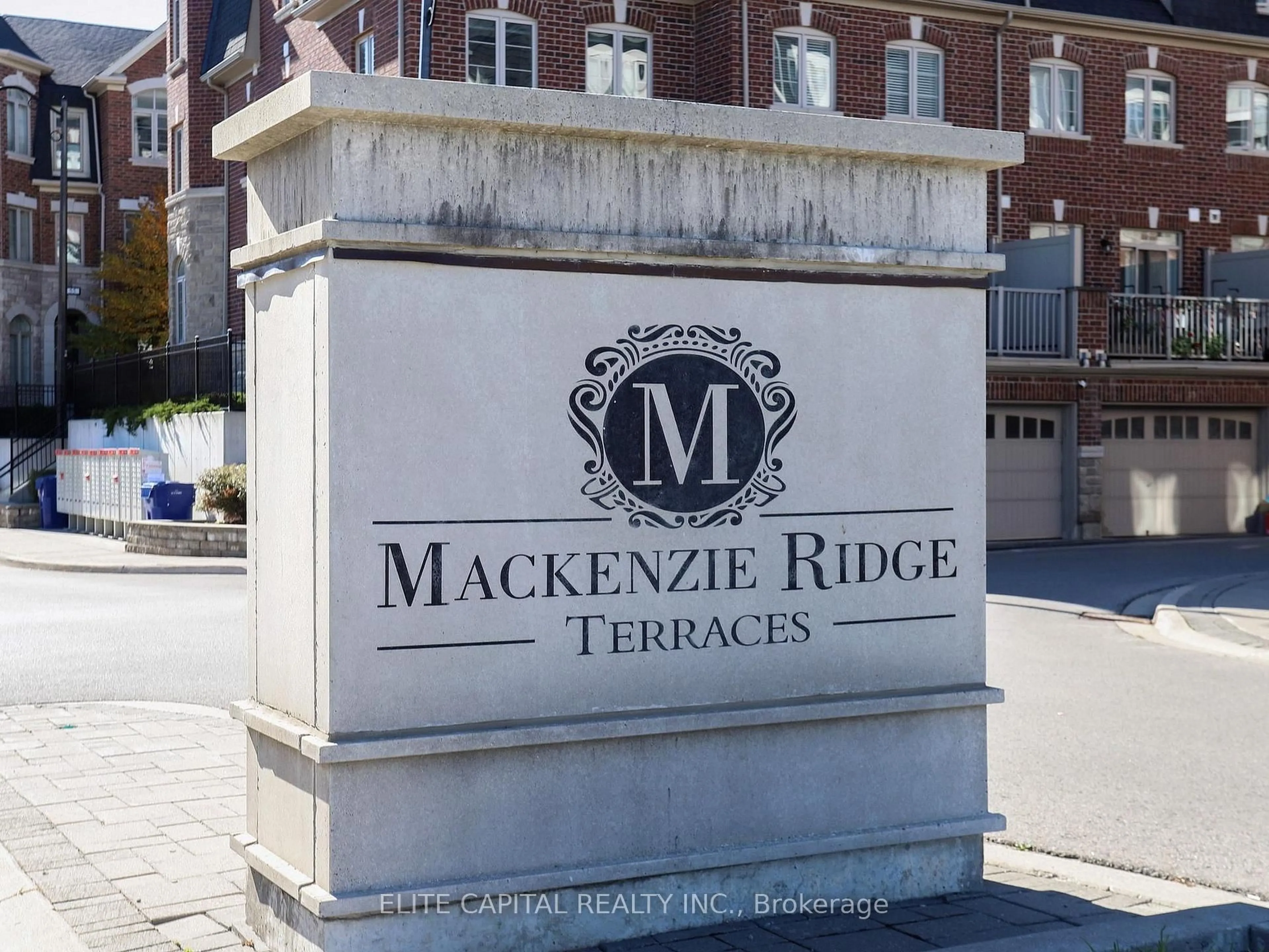 Indoor foyer for 1331 Major Mackenzie Dr #31, Vaughan Ontario L6A 3Z1