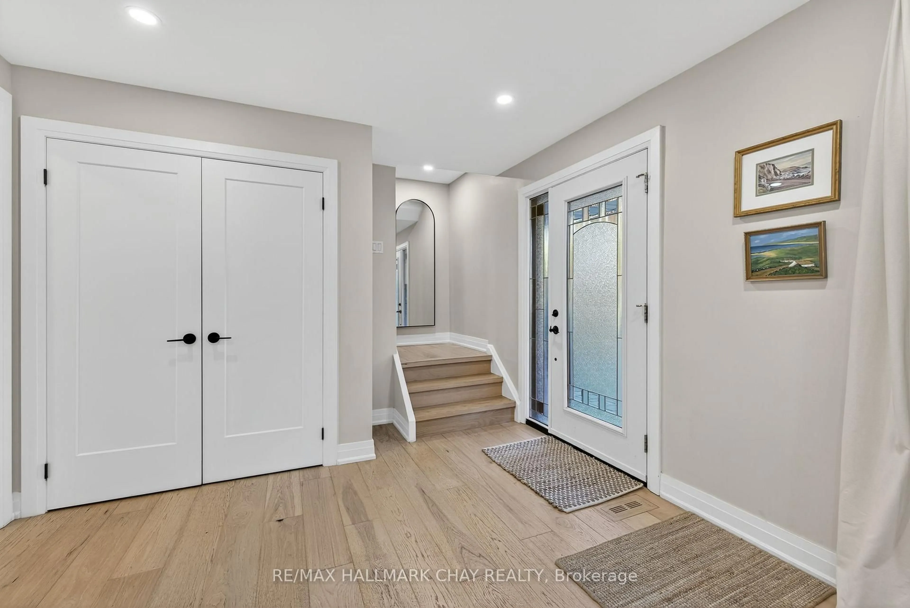 Indoor entryway for 79 Adeline Ave, New Tecumseth Ontario L0G 1W0