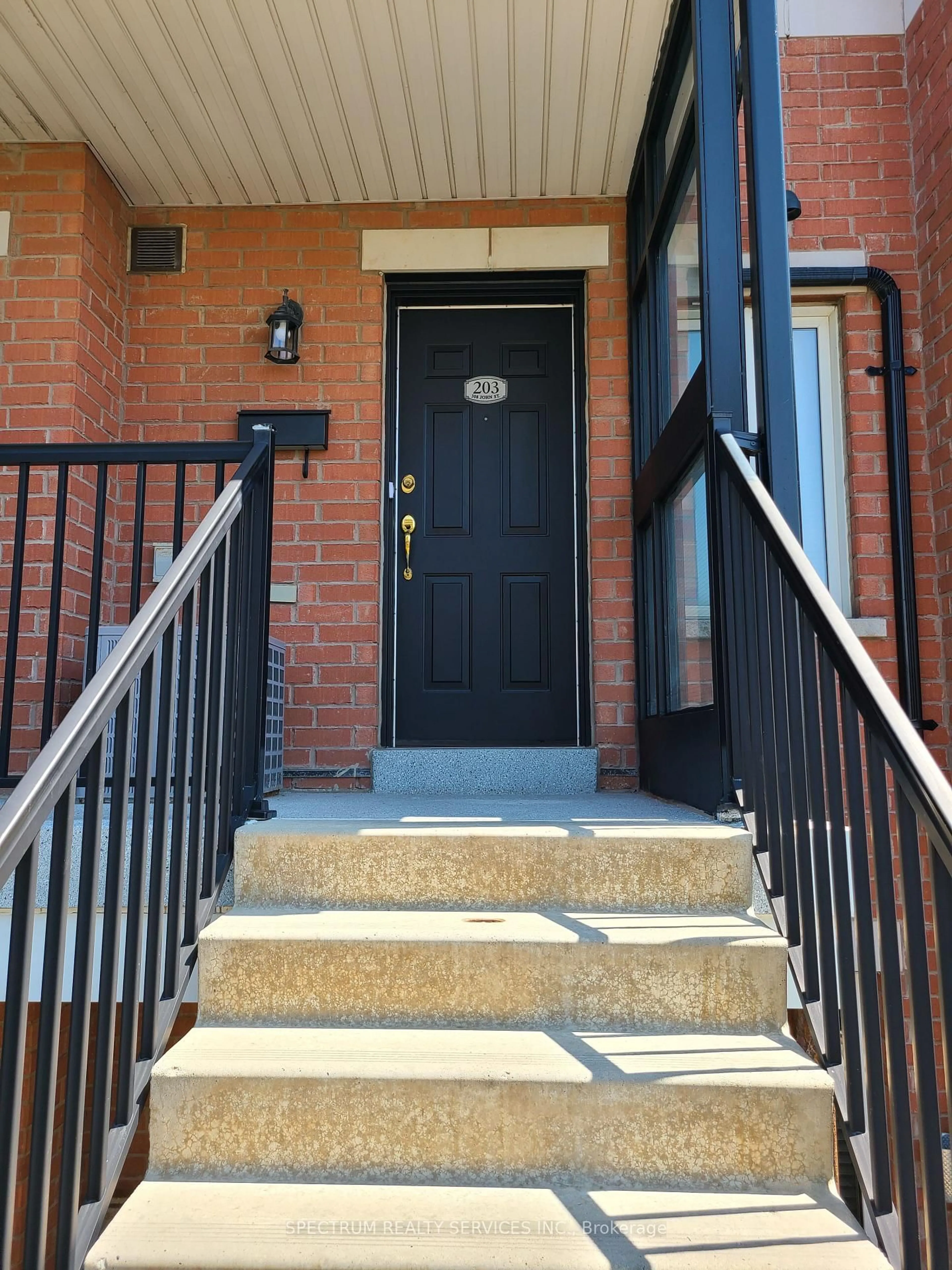 Indoor entryway for 308 John St #203, Markham Ontario L3T 0A7