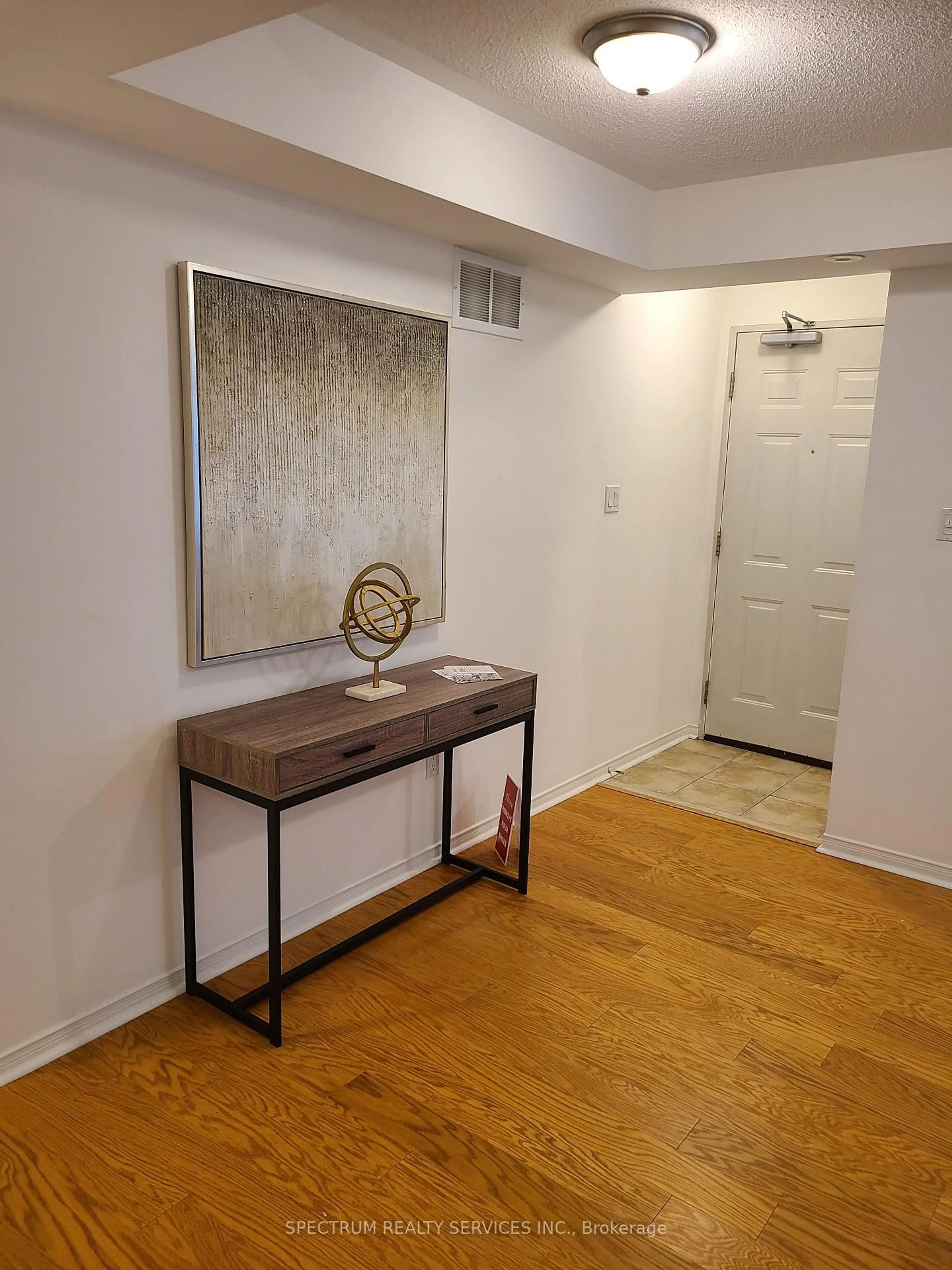 Indoor entryway for 308 John St #203, Markham Ontario L3T 0A7