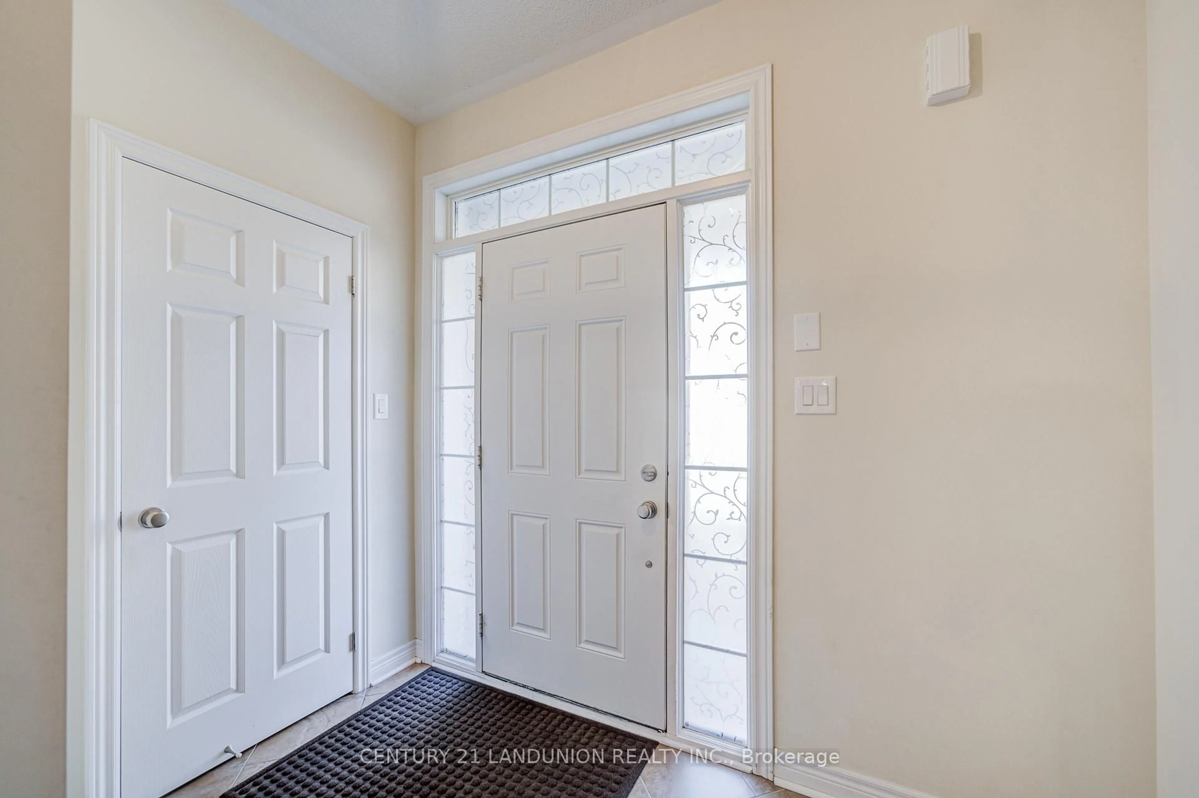 Indoor entryway for 60 James Joyce Dr, Markham Ontario L6C 0N7