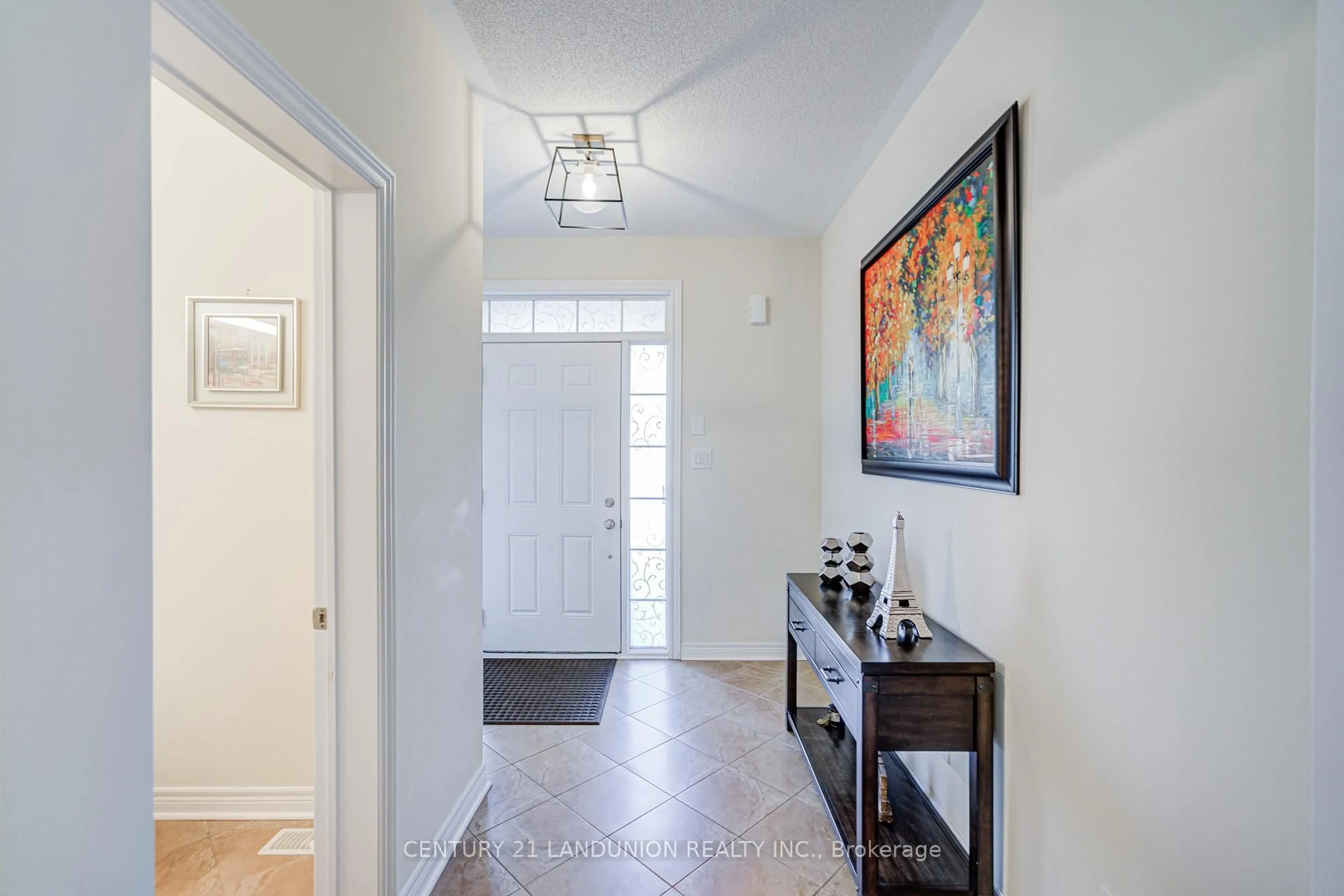 Indoor entryway for 60 James Joyce Dr, Markham Ontario L6C 0N7