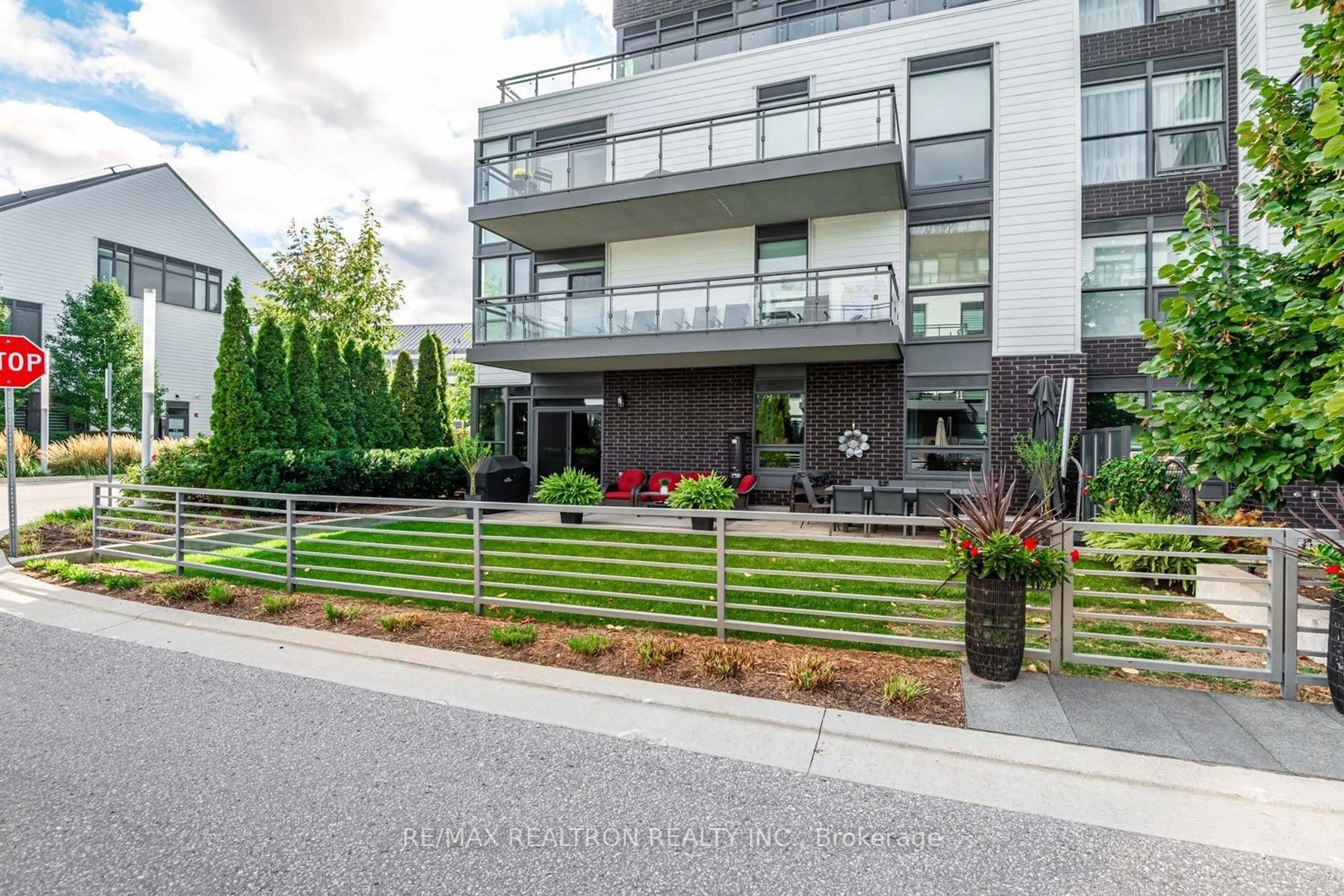 Patio, street for 333 Sea Ray Ave #D124, Innisfil Ontario L9S 0M3