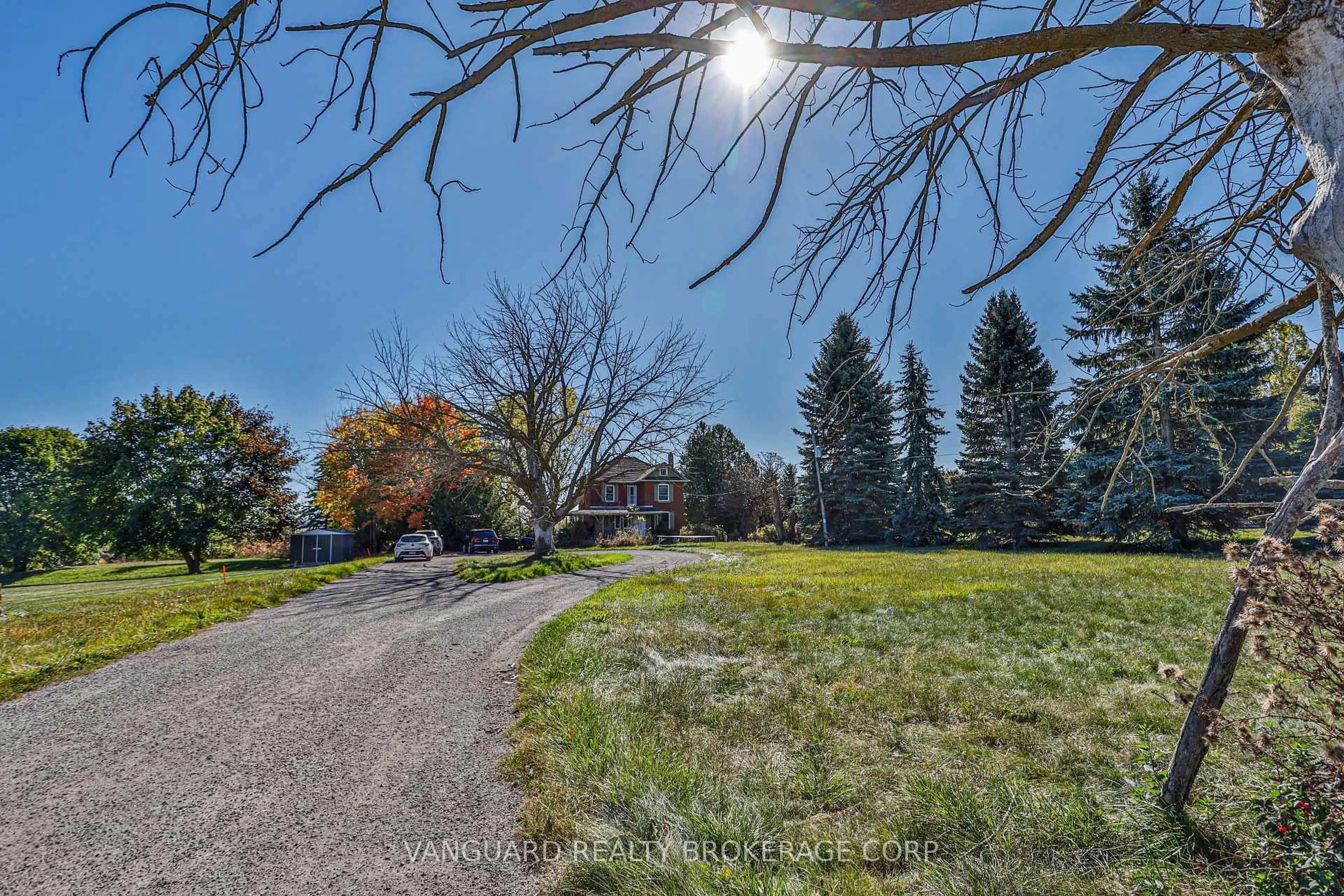 A pic from outside/outdoor area/front of a property/back of a property/a pic from drone, unknown for 2781 Sixth Line, Bradford West Gwillimbury Ontario L3Z 2G7