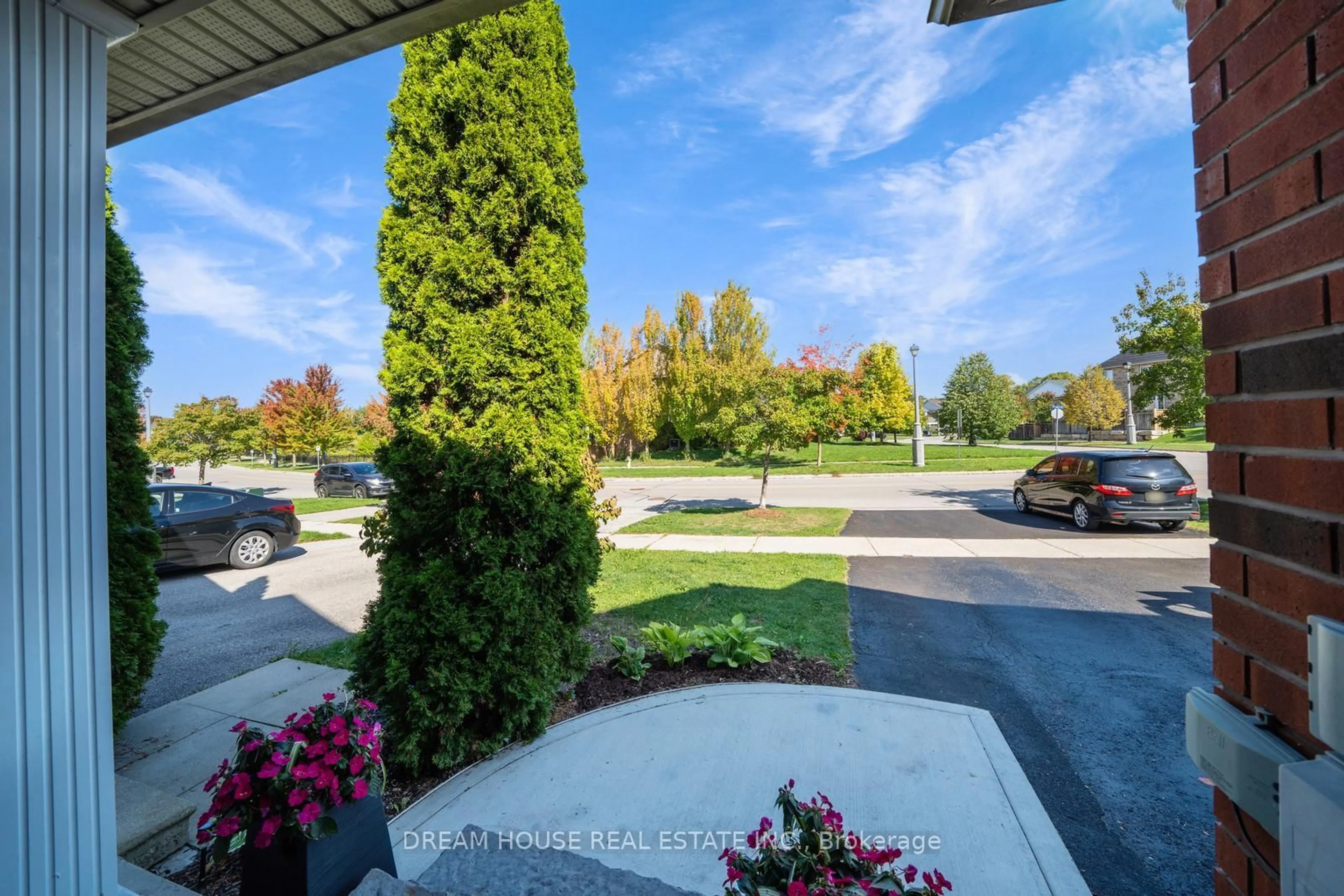 Patio, unknown for 417 King St, East Gwillimbury Ontario L0G 1M0