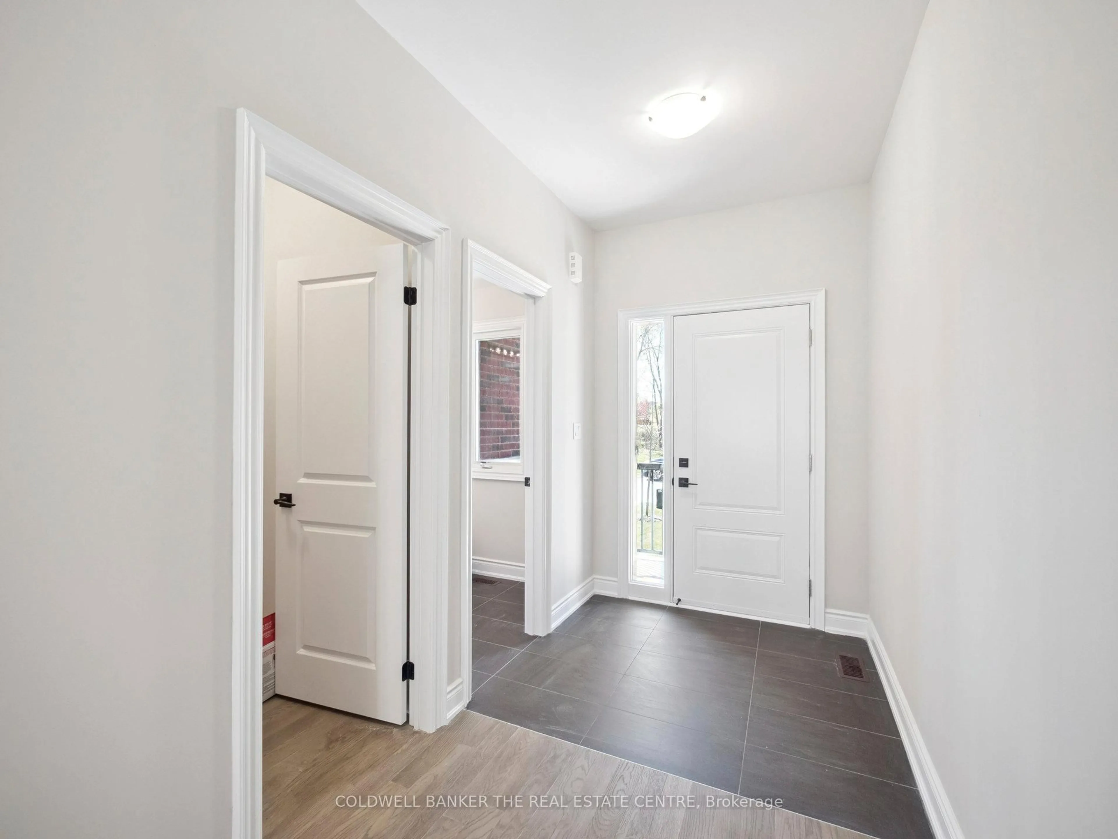 Indoor entryway for 13 Hildred Cushing Way, Uxbridge Ontario L9P 0S1