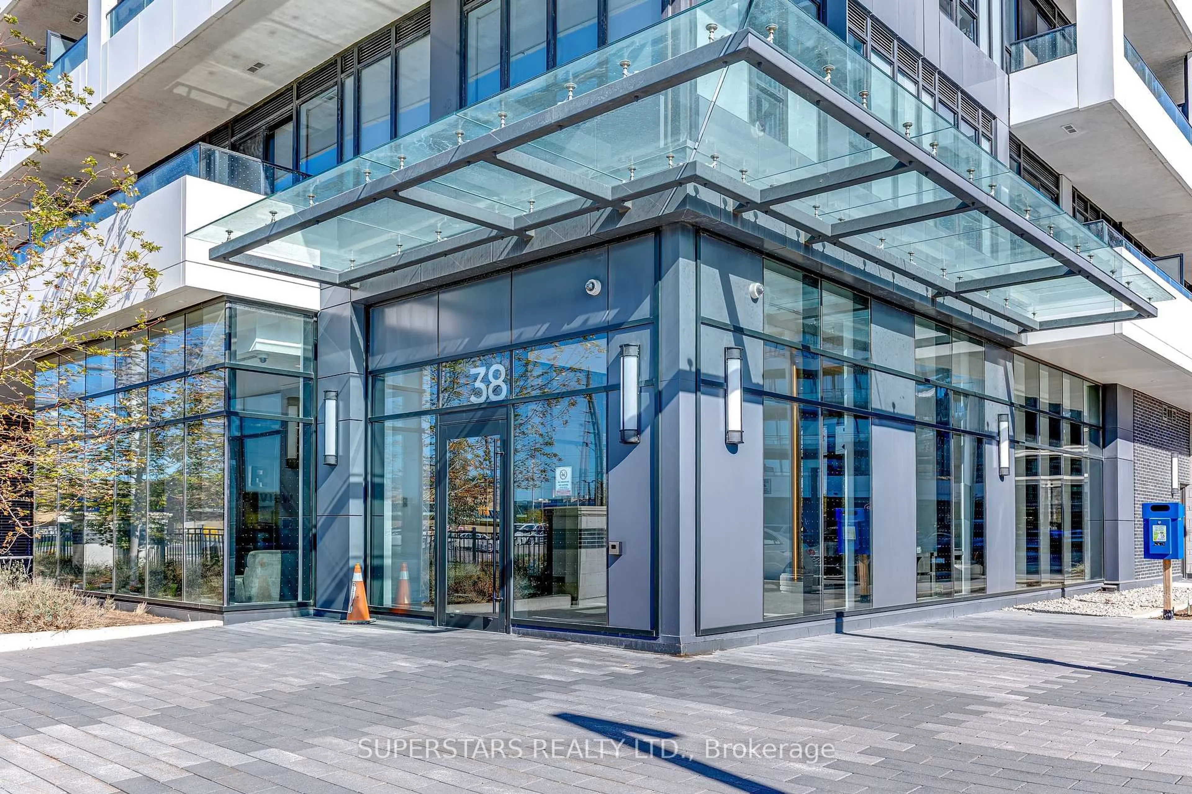 Indoor foyer for 38 Water Walk Dr #307, Markham Ontario L3R 6M8