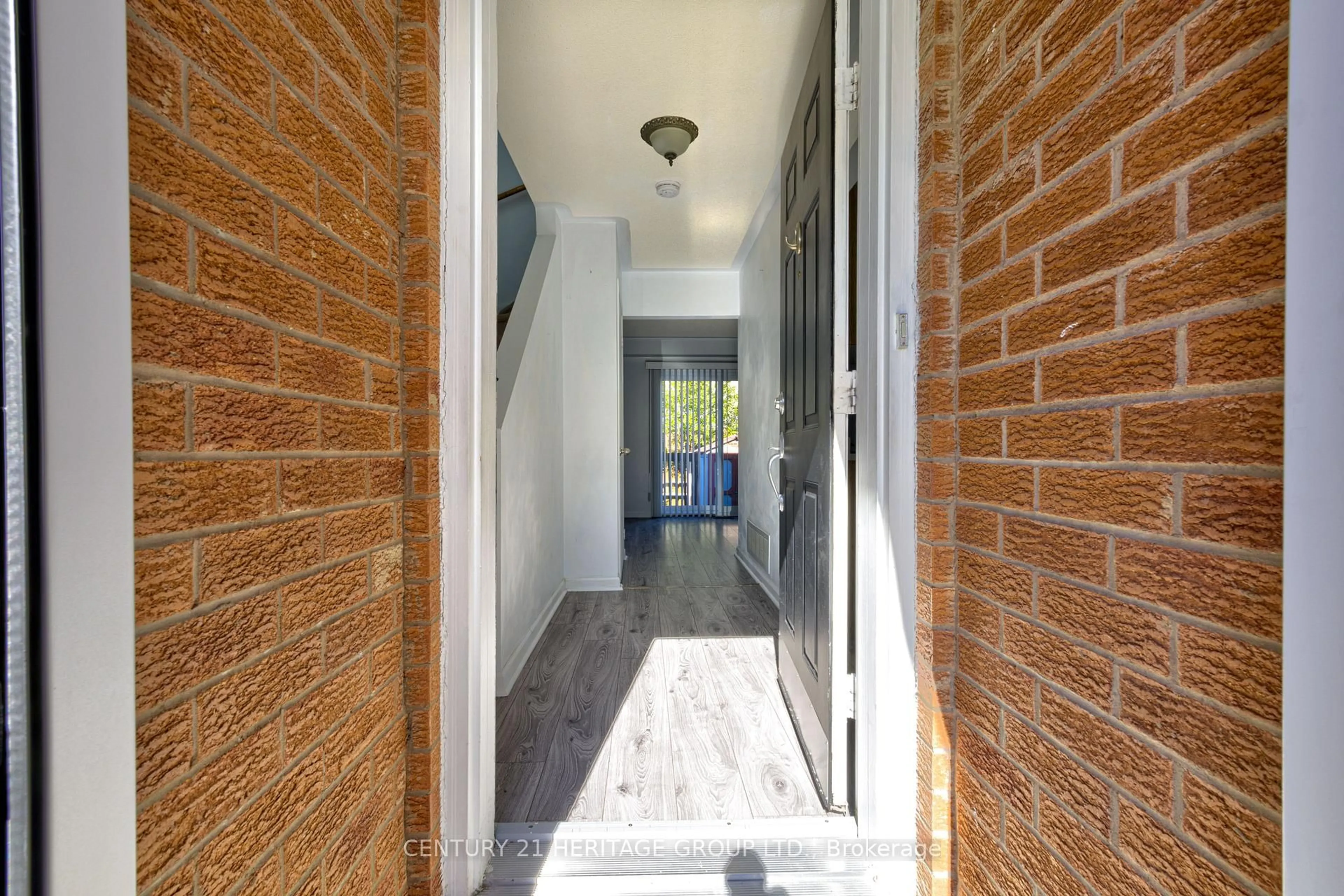 Indoor entryway for 89 Potter Cres, New Tecumseth Ontario L0G 1W0