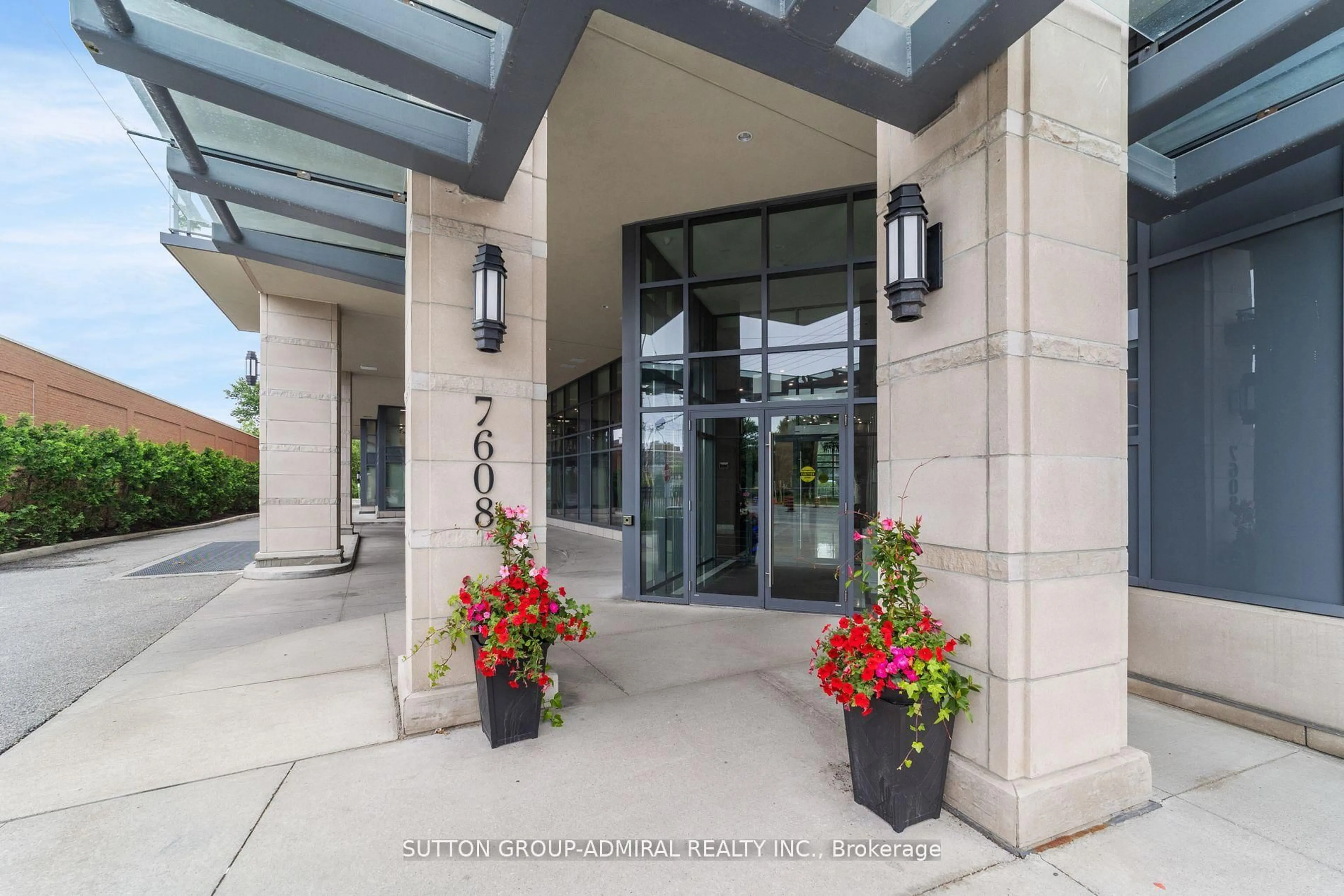 Indoor foyer for 7608 Yonge St #514, Vaughan Ontario L4J 0J5
