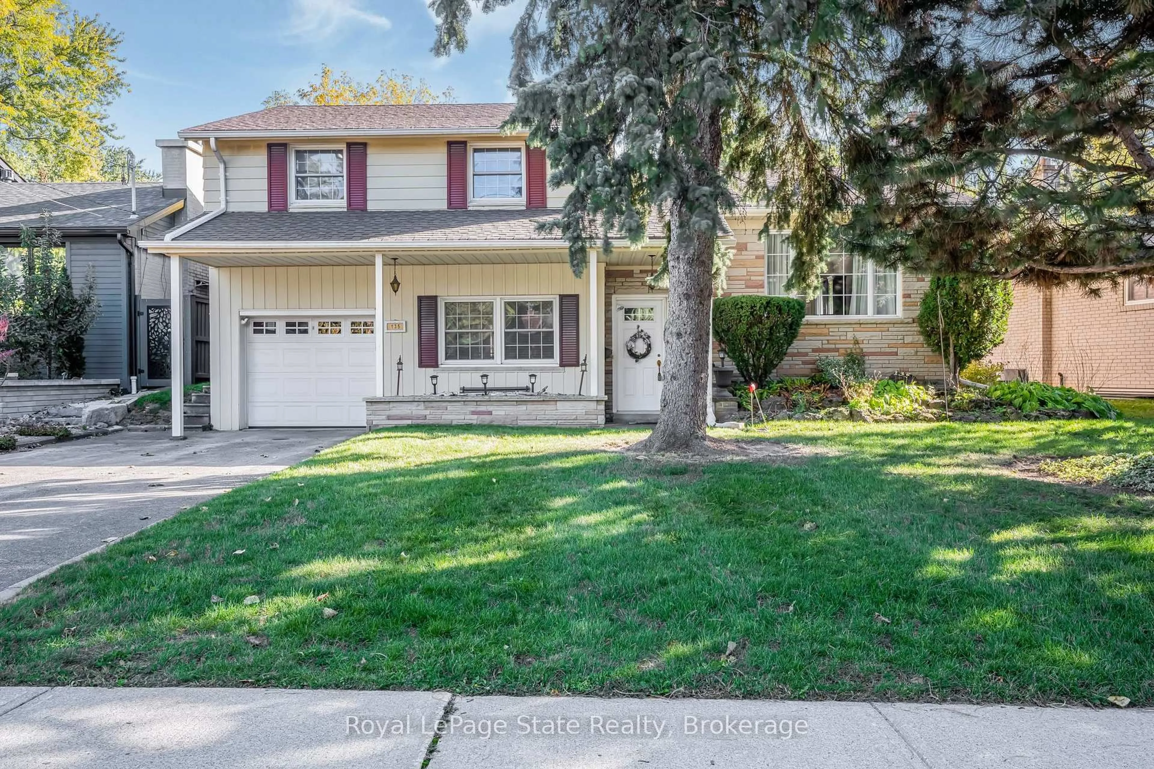 Home with vinyl exterior material, street for 135 Libby Blvd, Richmond Hill Ontario L4C 4V5