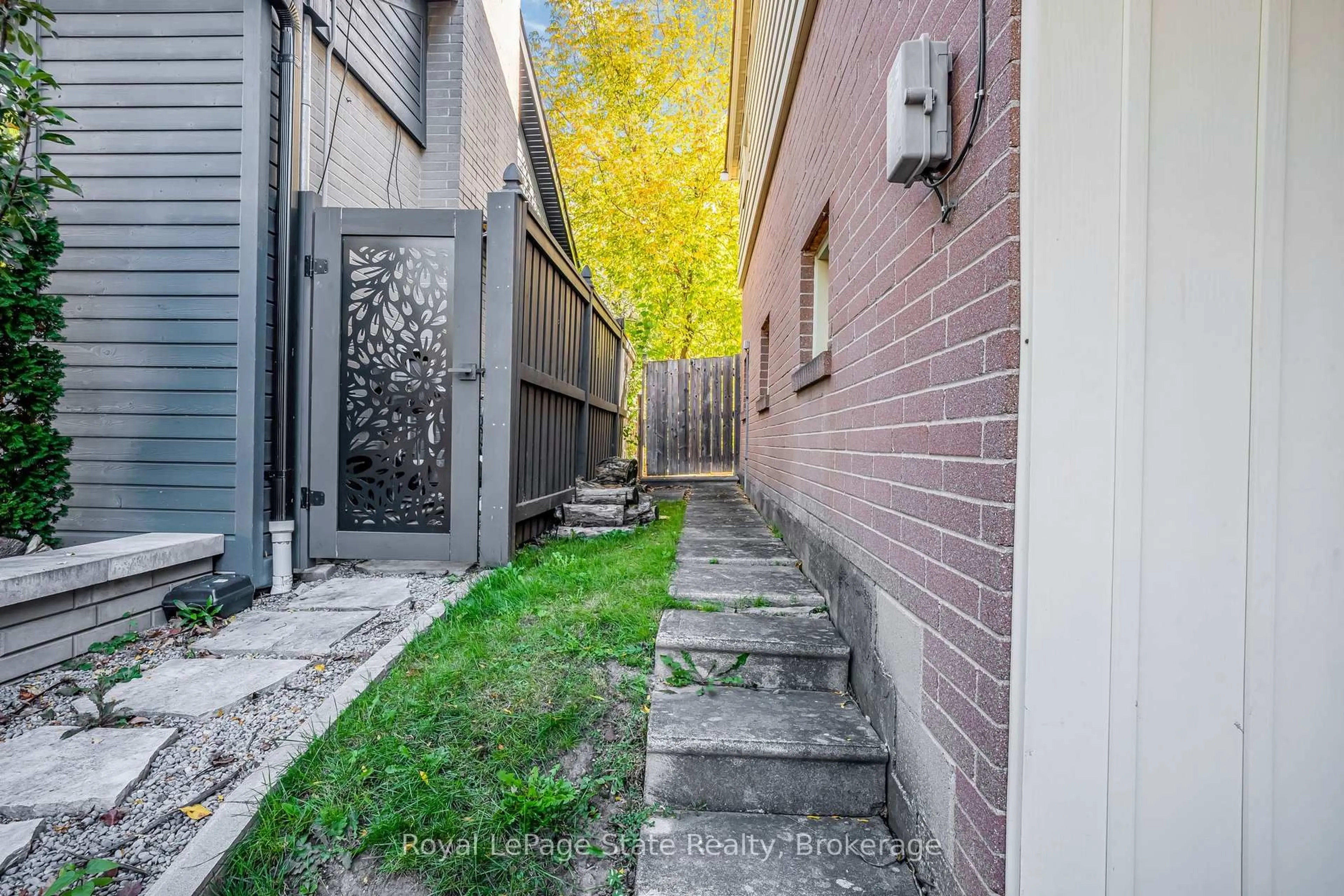 Patio, street for 135 Libby Blvd, Richmond Hill Ontario L4C 4V5