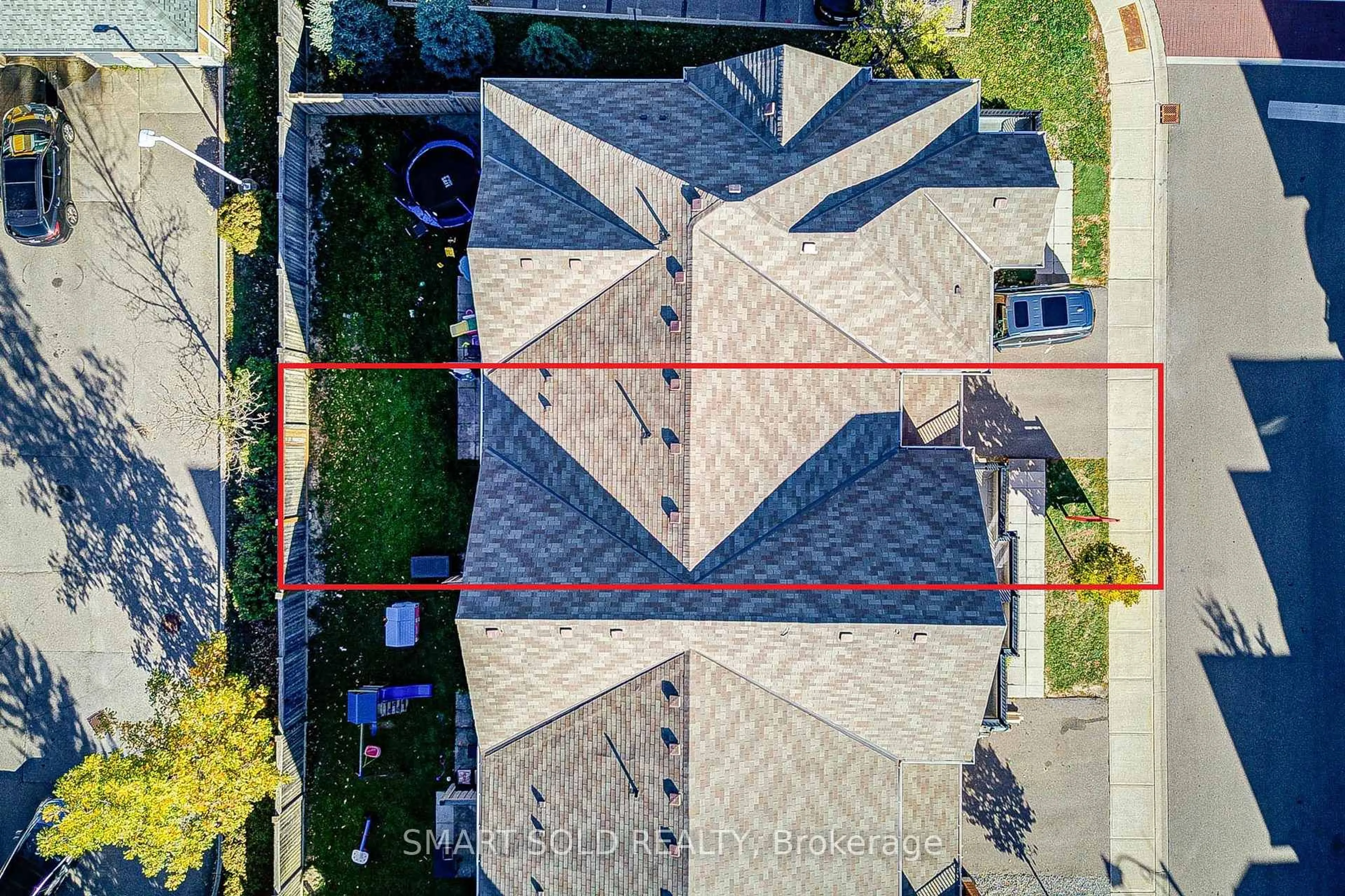 A pic from outside/outdoor area/front of a property/back of a property/a pic from drone, building for 28 Avonmore Tr, Vaughan Ontario L6A 0H2