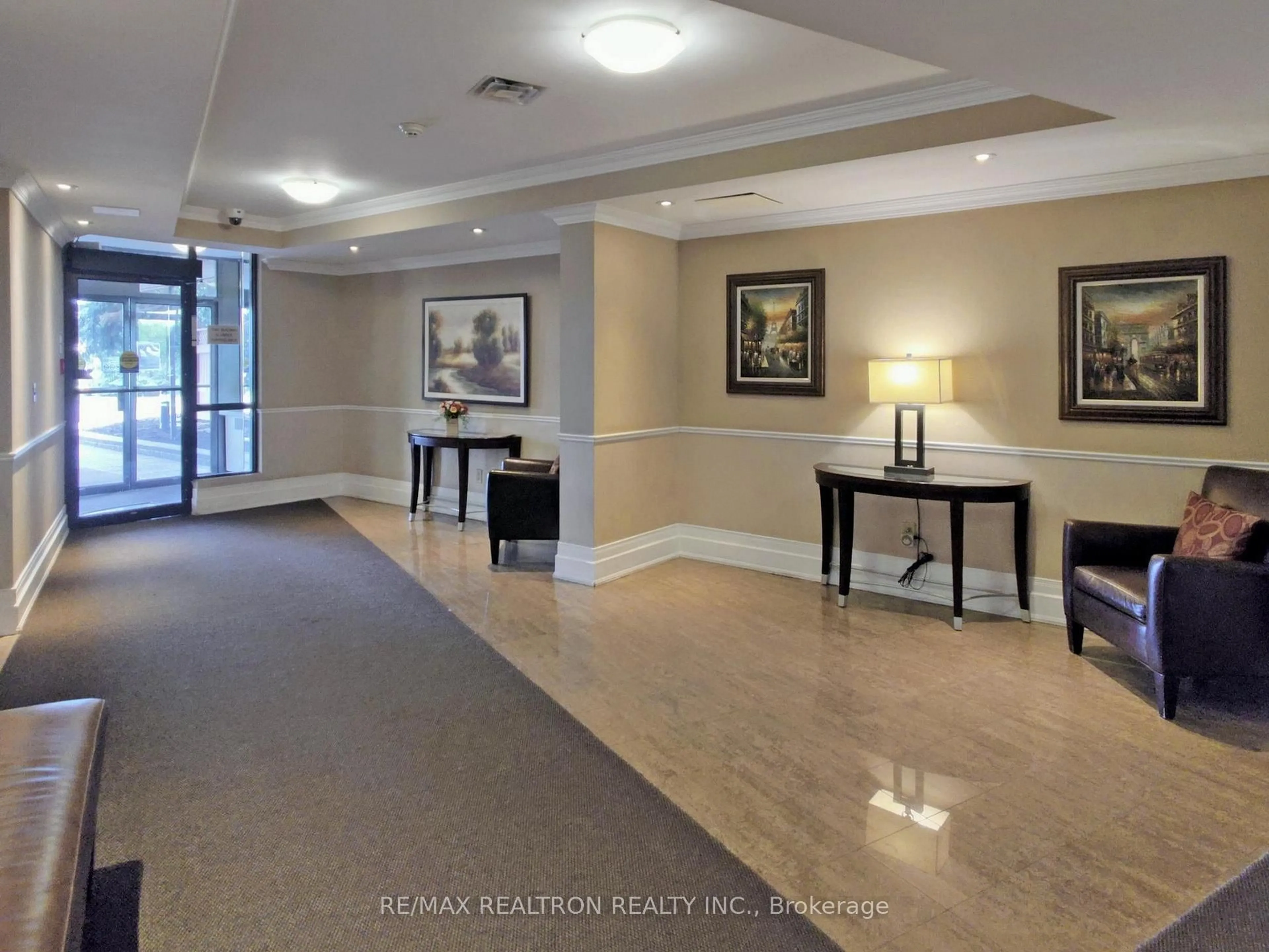 Indoor foyer for 40 Harding Blvd #1015, Richmond Hill Ontario L4C 9S5