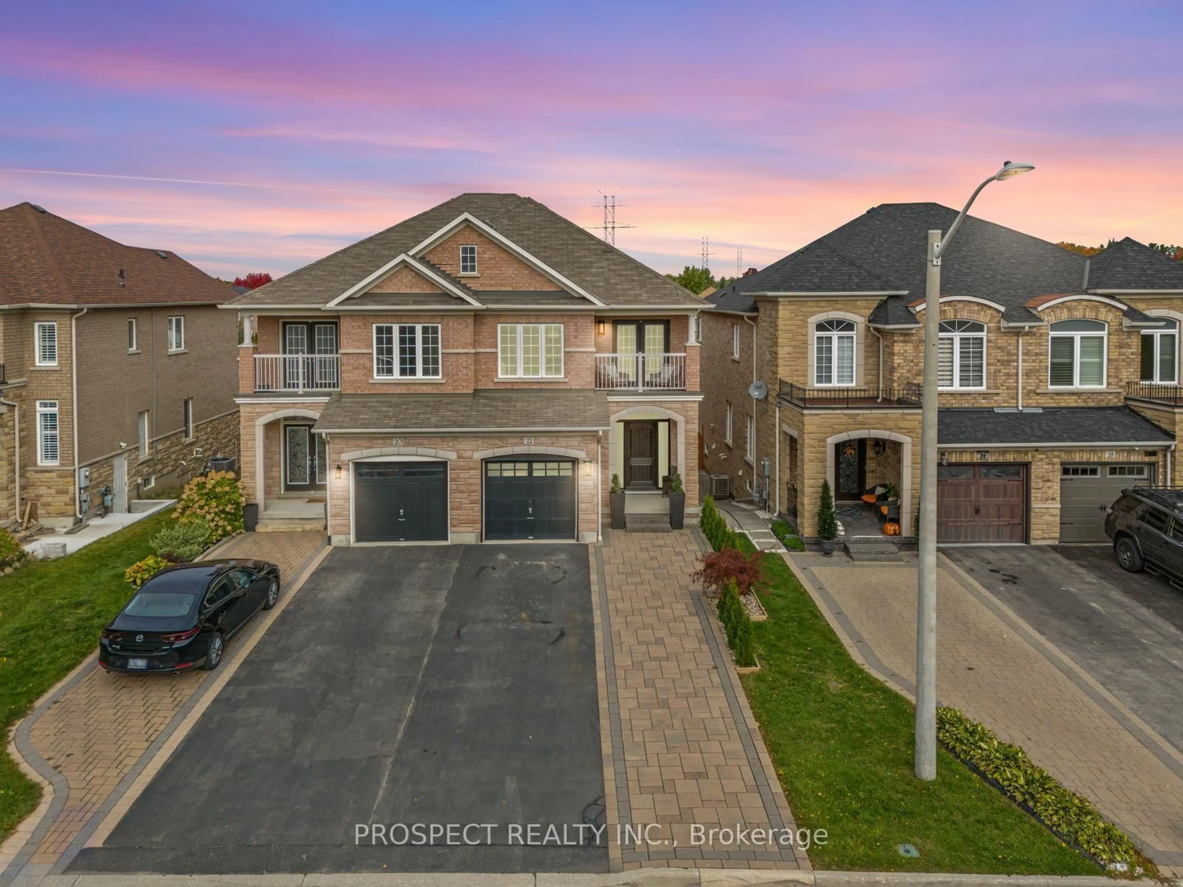 A pic from outside/outdoor area/front of a property/back of a property/a pic from drone, street for 22 Worthview Dr, Vaughan Ontario L4H 0H9