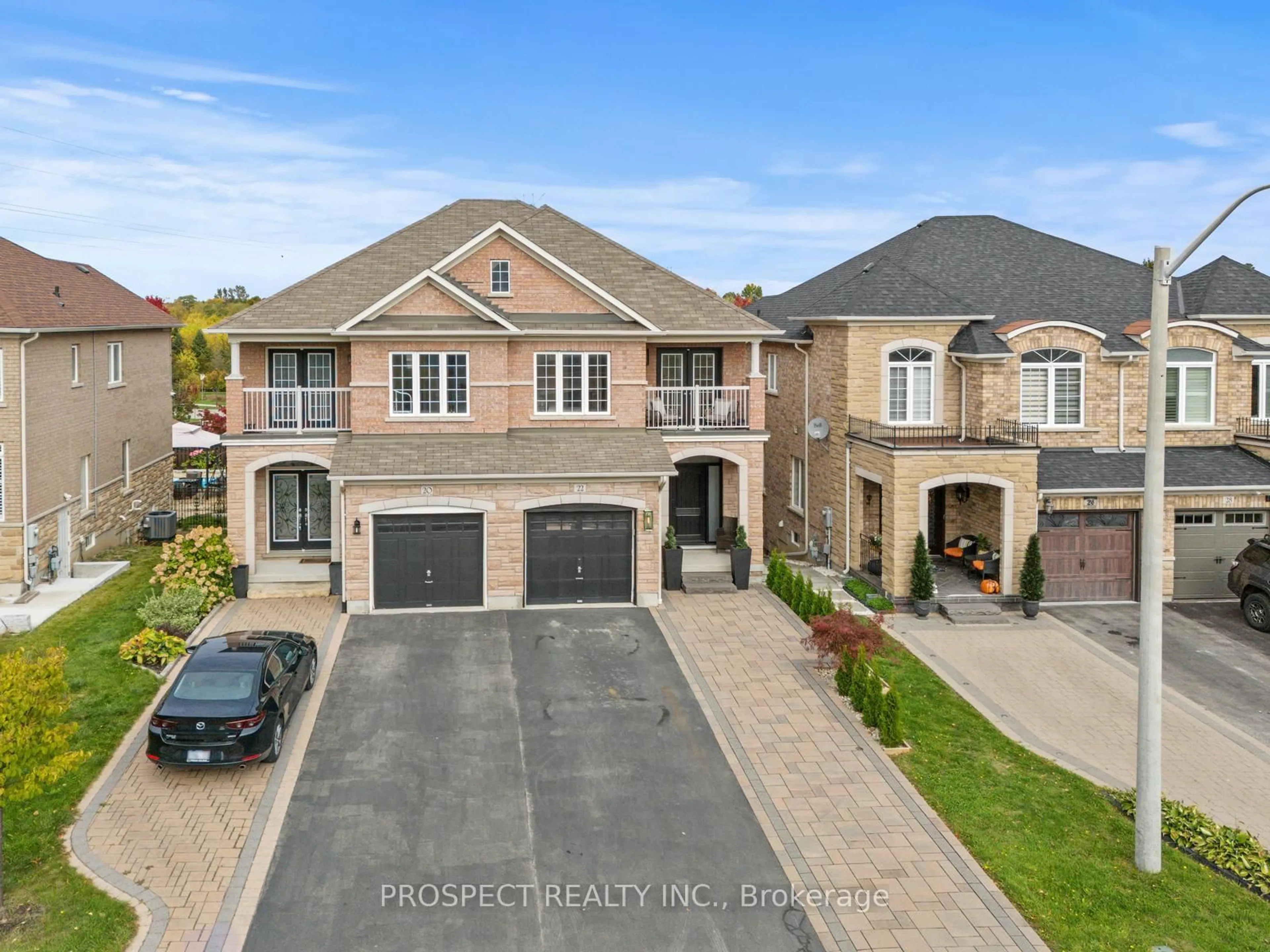 A pic from outside/outdoor area/front of a property/back of a property/a pic from drone, street for 22 Worthview Dr, Vaughan Ontario L4H 0H9