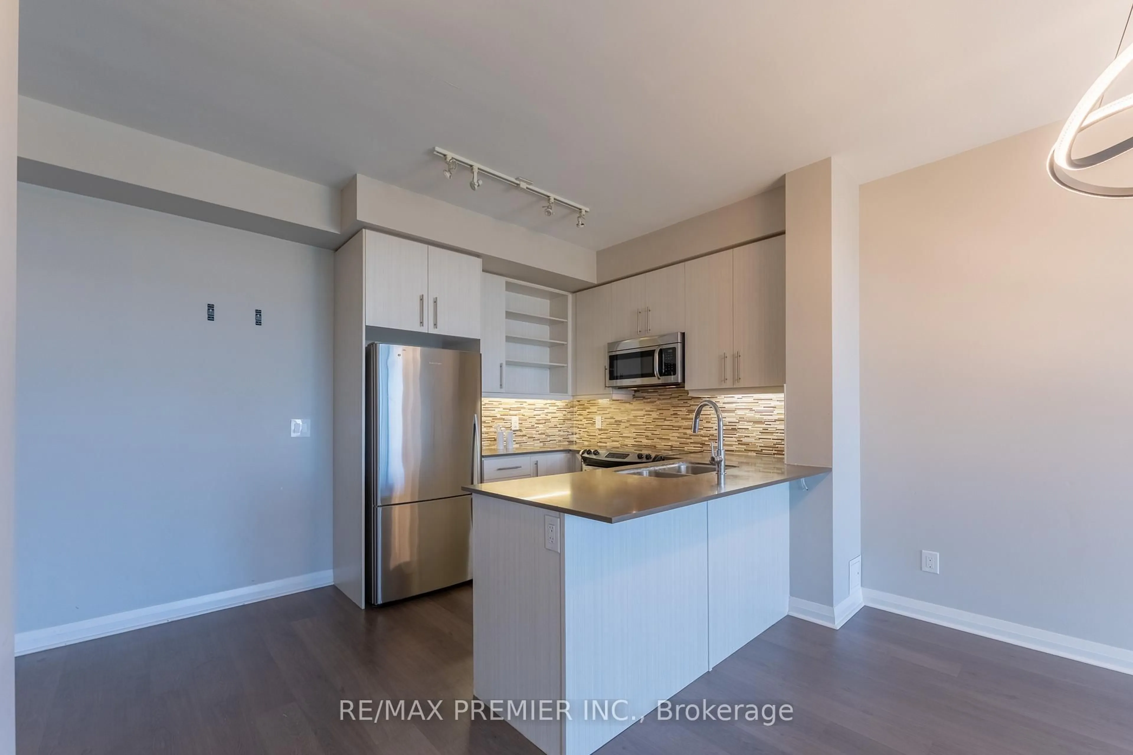 Open concept kitchen, unknown for 55 Oneida Cres #1401, Richmond Hill Ontario L4B 4T9
