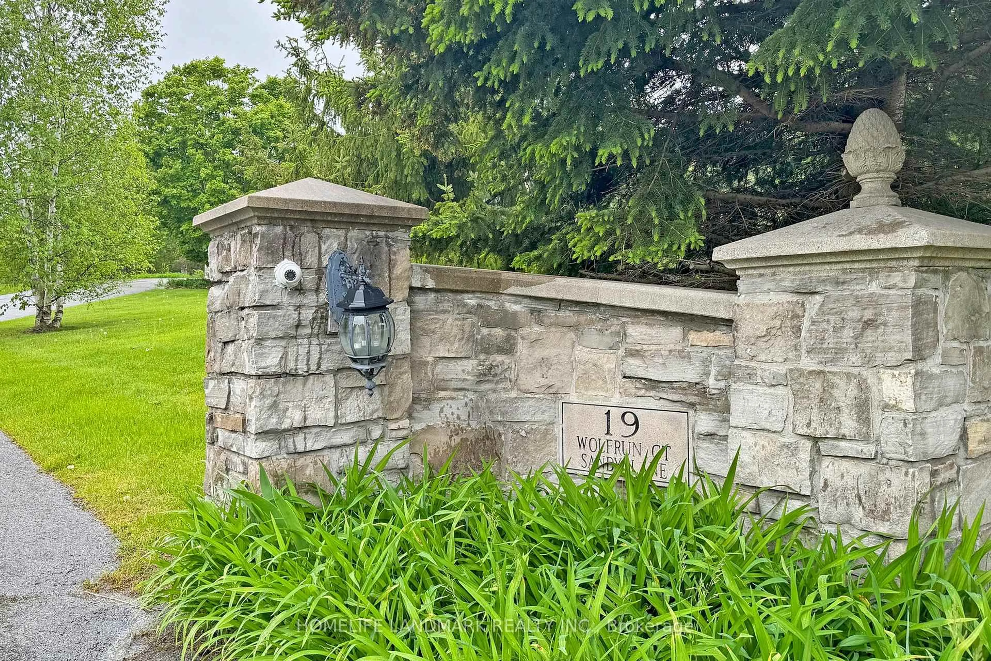 Unknown for 19 Wolf Run Crt, Whitchurch-Stouffville Ontario L4A 2L4