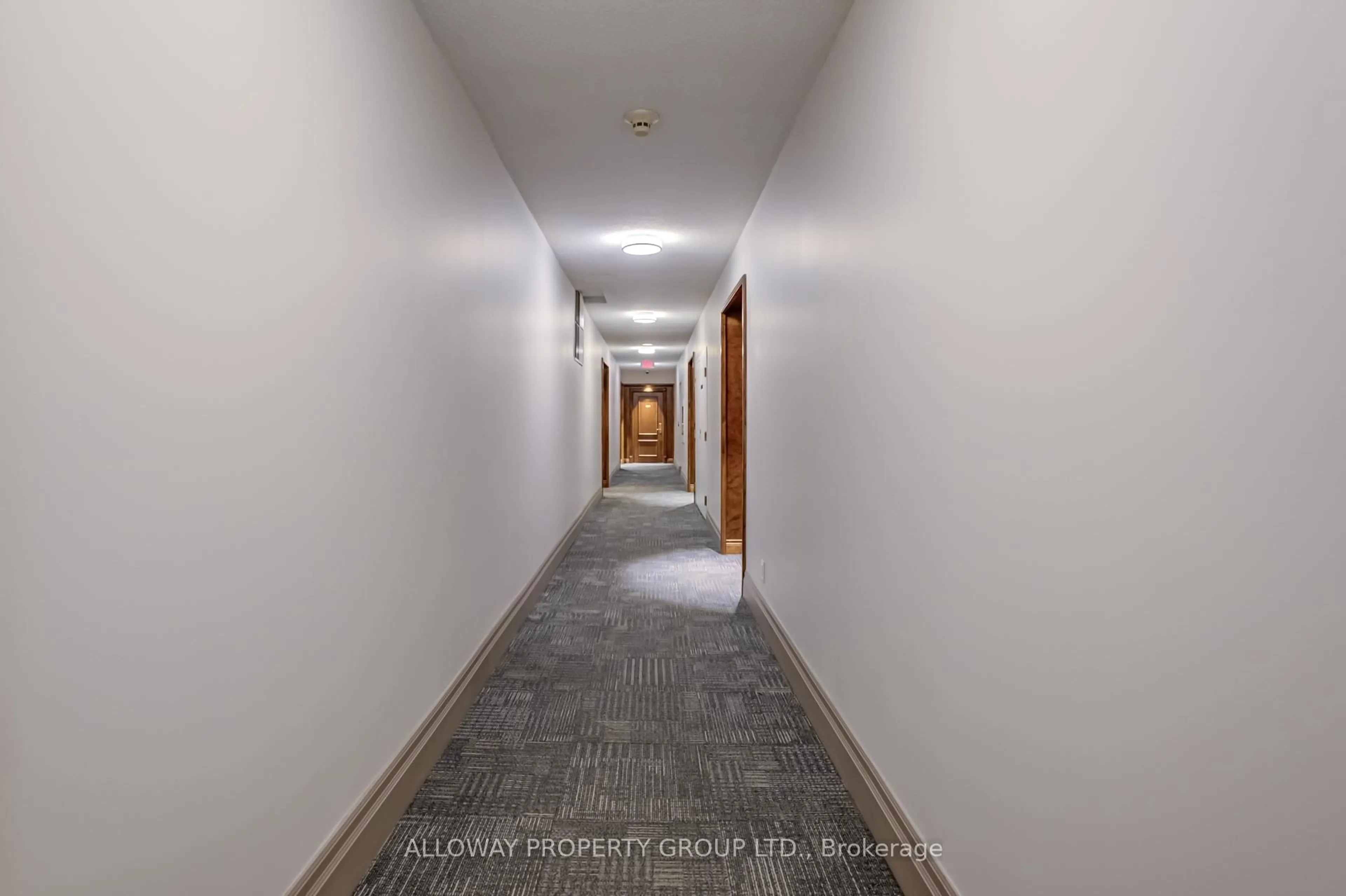 Indoor foyer for 130 Pond Dr #103, Markham Ontario L3T 7W5