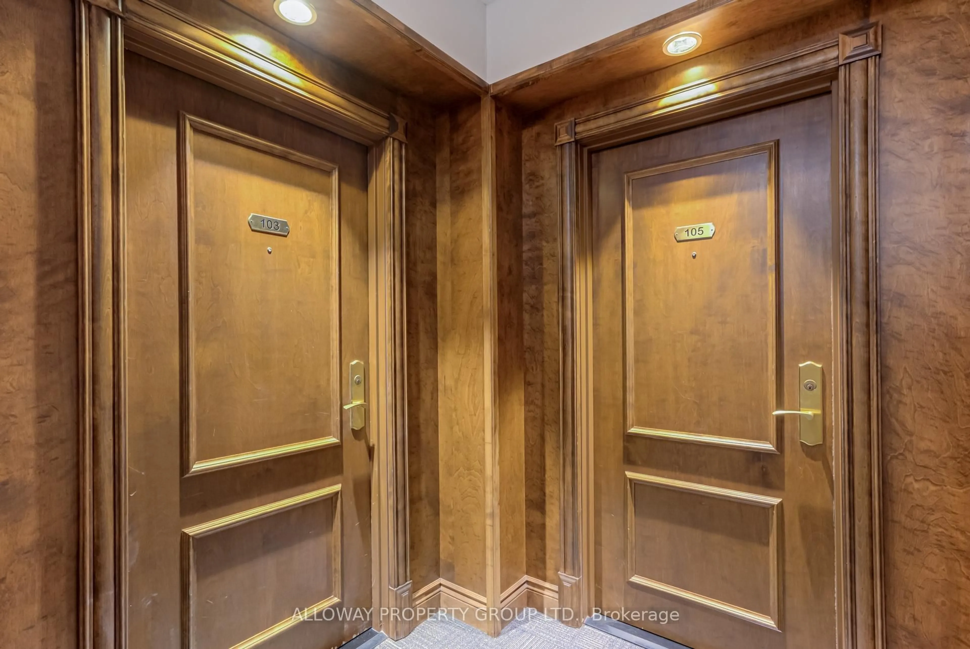 Indoor foyer for 130 Pond Dr #103, Markham Ontario L3T 7W5