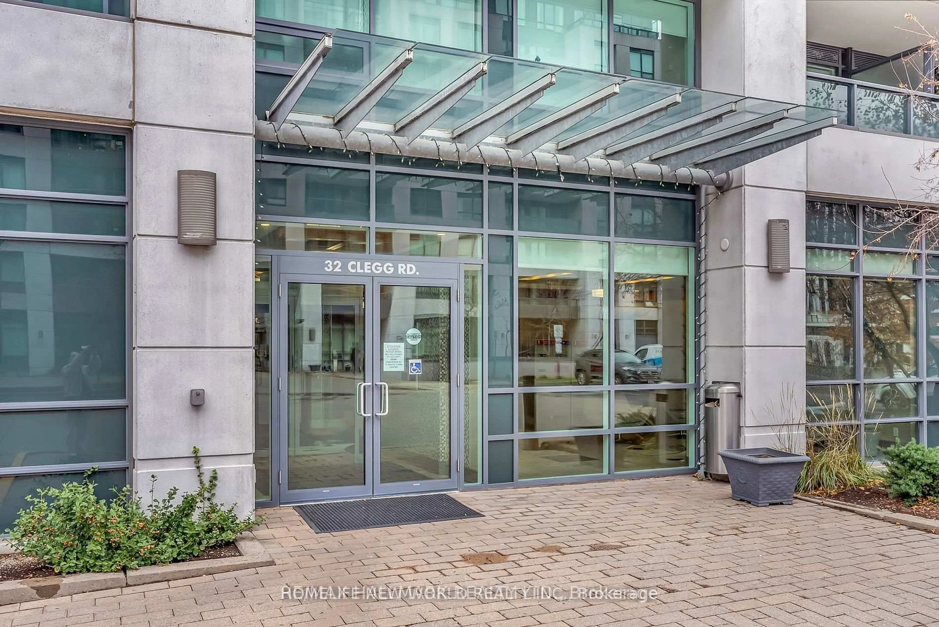 Indoor foyer for 32 Clegg Rd #917, Markham Ontario L6G 0B2