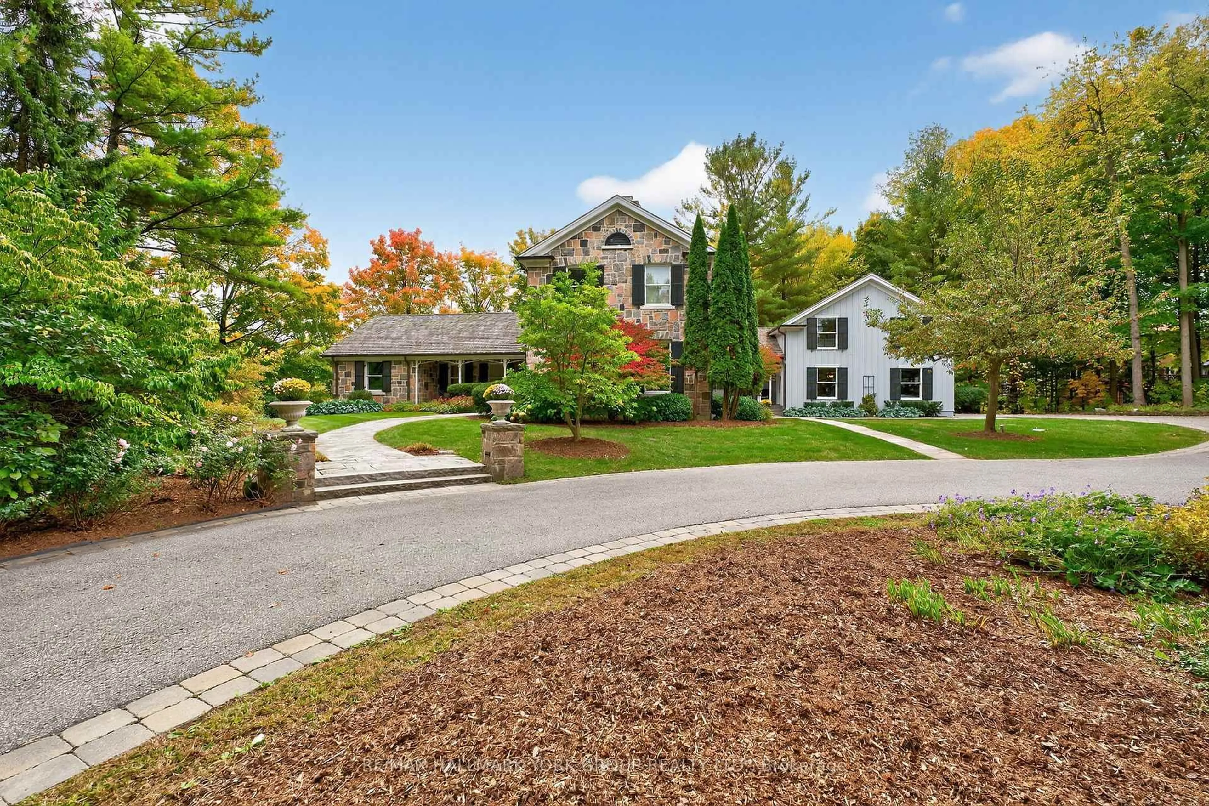 Unknown for 553 St John's Sdrd, Aurora Ontario L4G 0N1