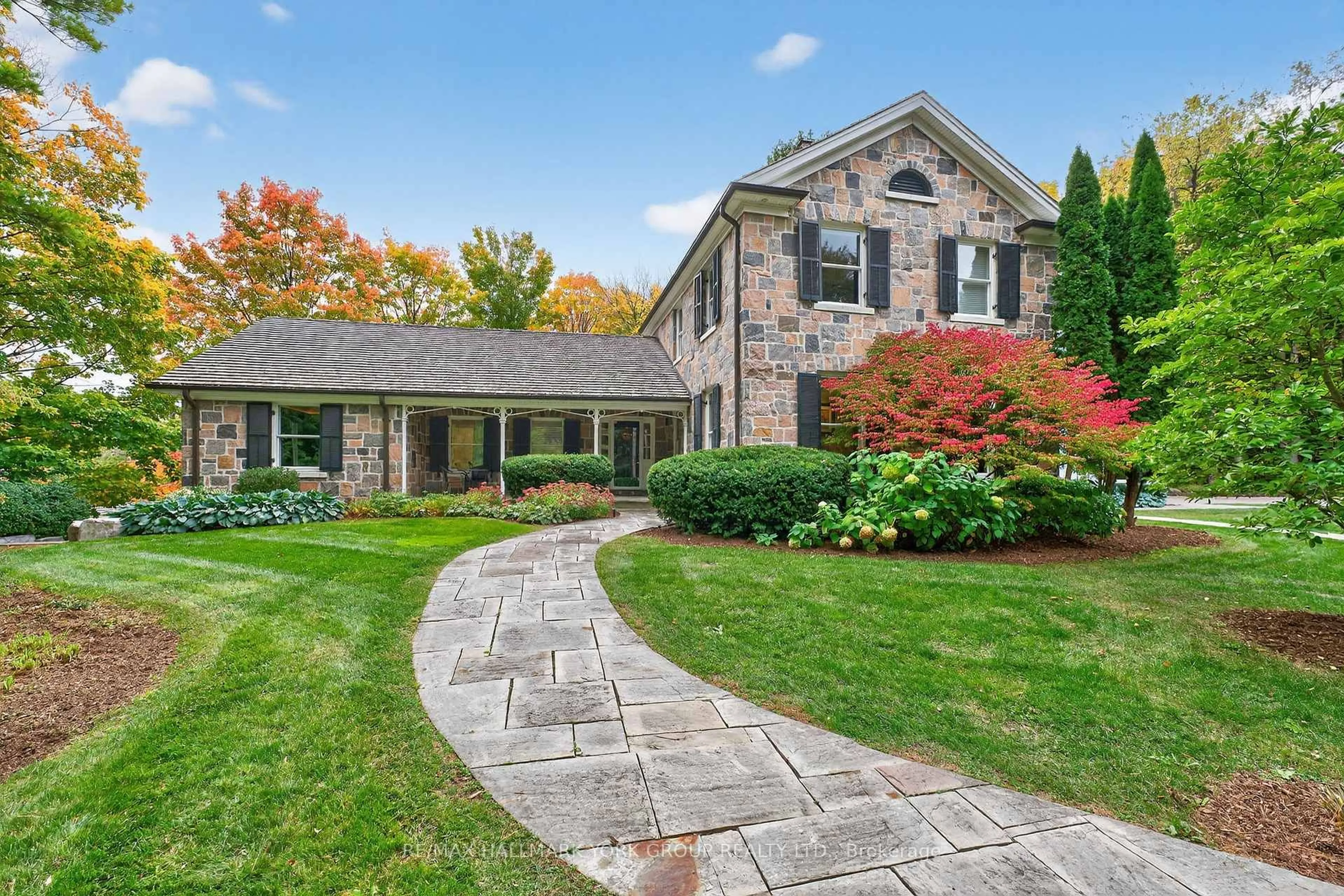 Home with brick exterior material, street for 553 St John's Sdrd, Aurora Ontario L4G 0N1