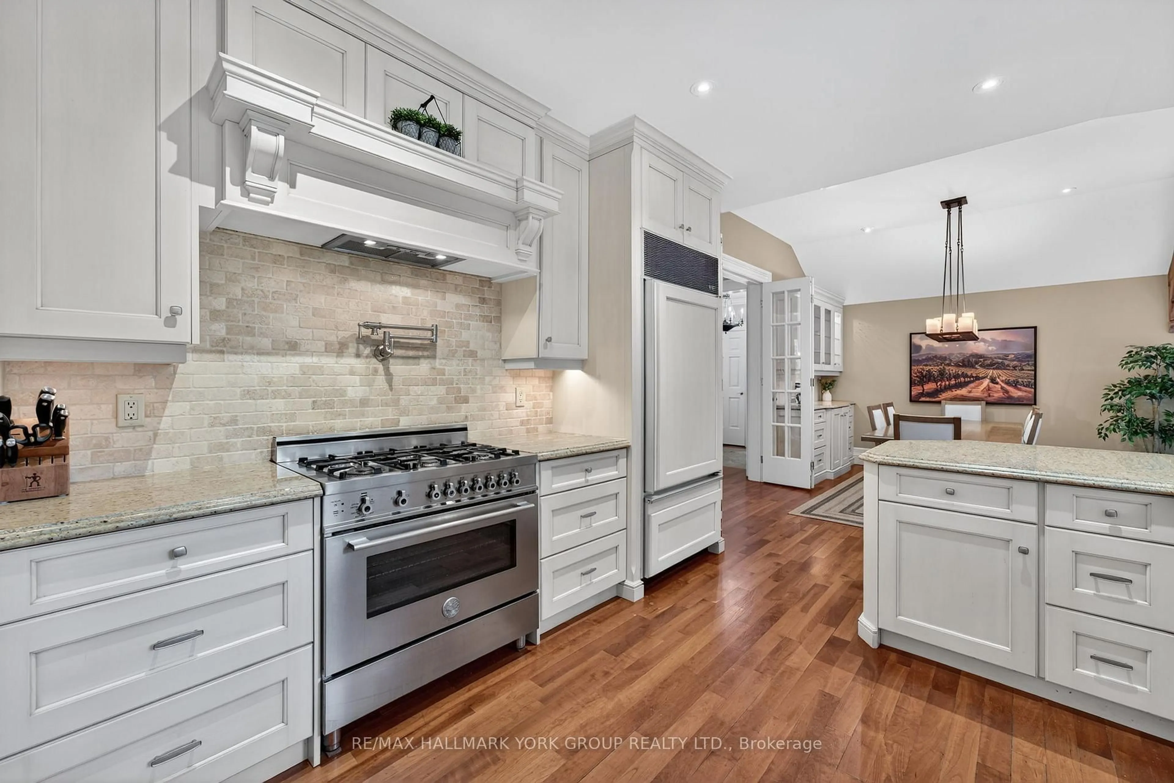 Contemporary kitchen, ceramic/tile floor for 553 St John's Sdrd, Aurora Ontario L4G 0N1