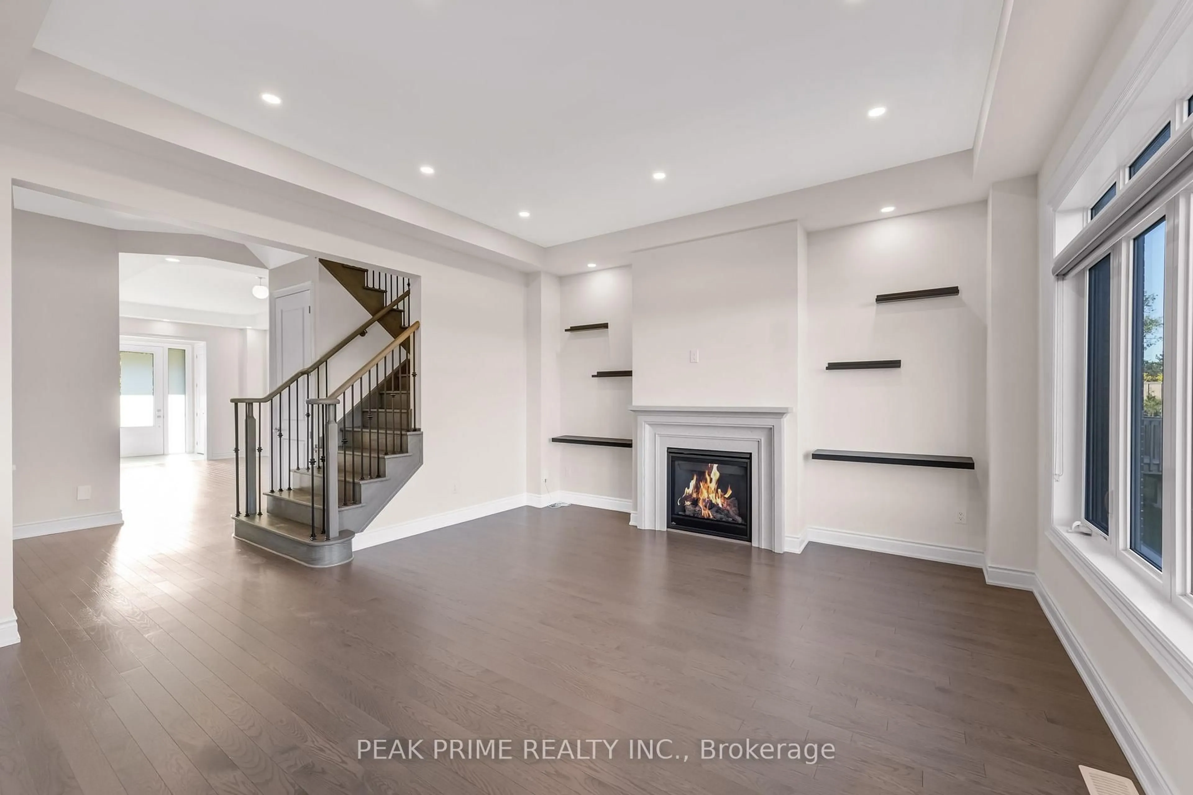 Unknown for 99 Black Walnut Crt, Aurora Ontario L4G 3Y2