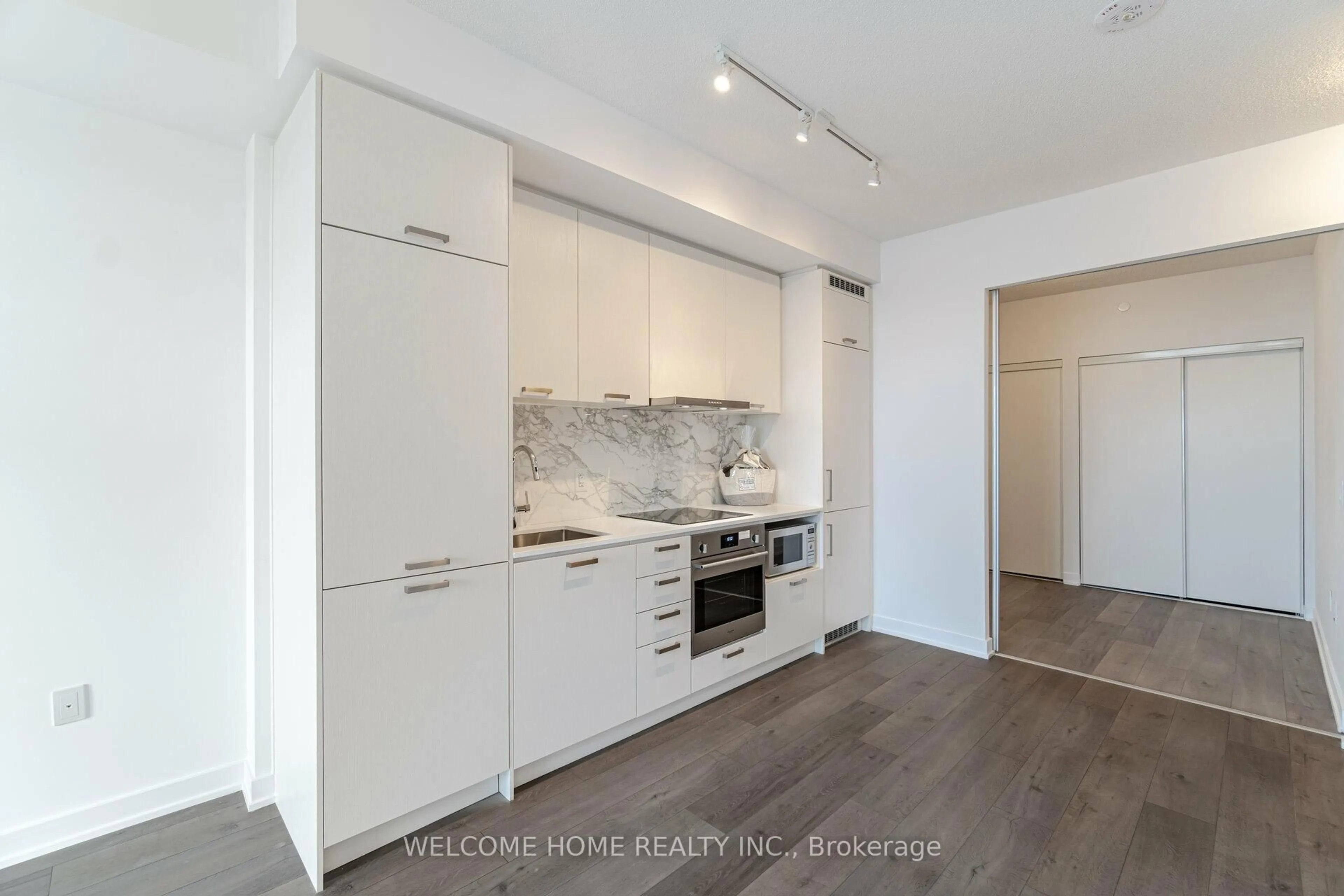 Unknown for 38 Honeycrisp Cres #1019, Vaughan Ontario L4K 0M8