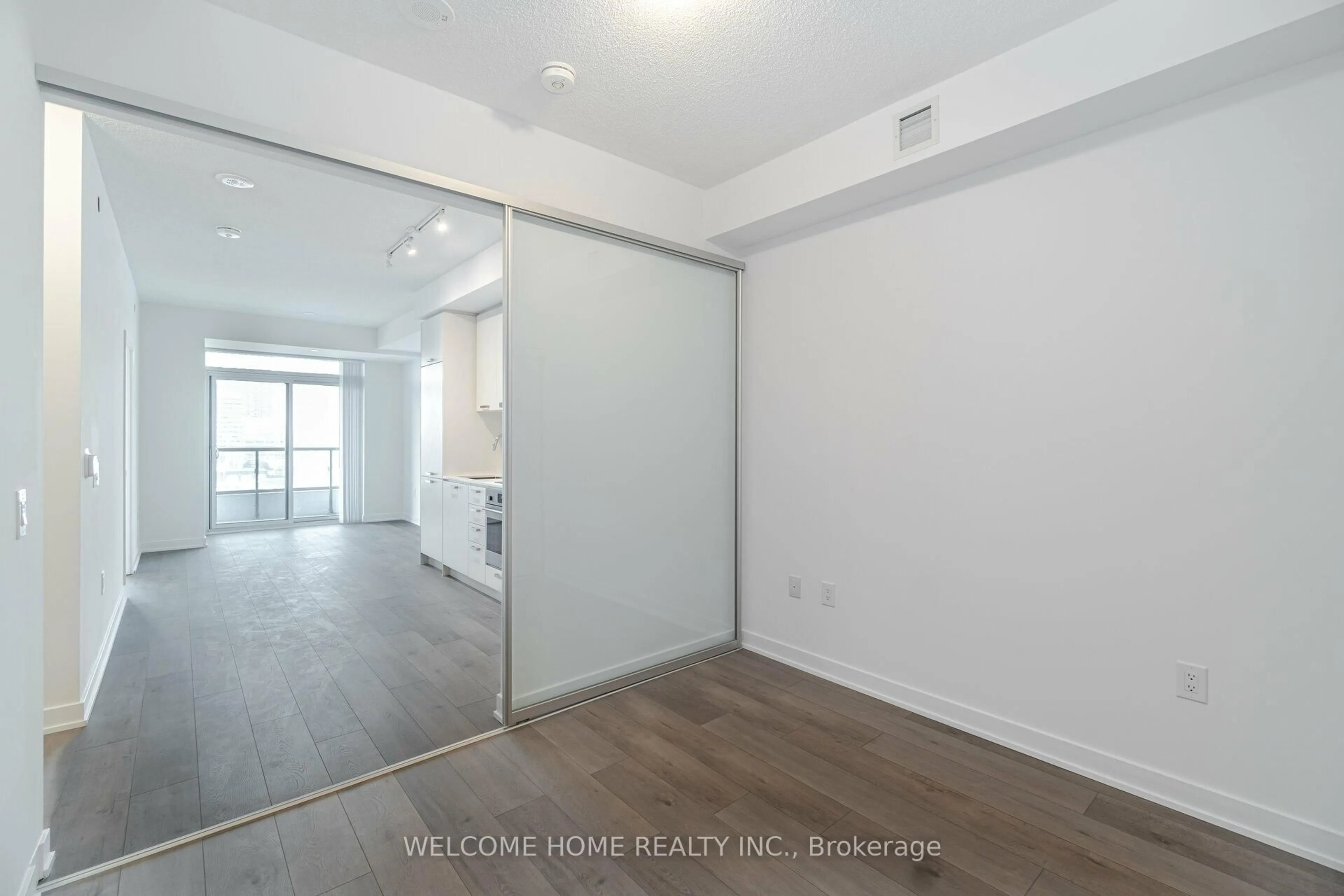 A pic of a room for 38 Honeycrisp Cres #1019, Vaughan Ontario L4K 0M8