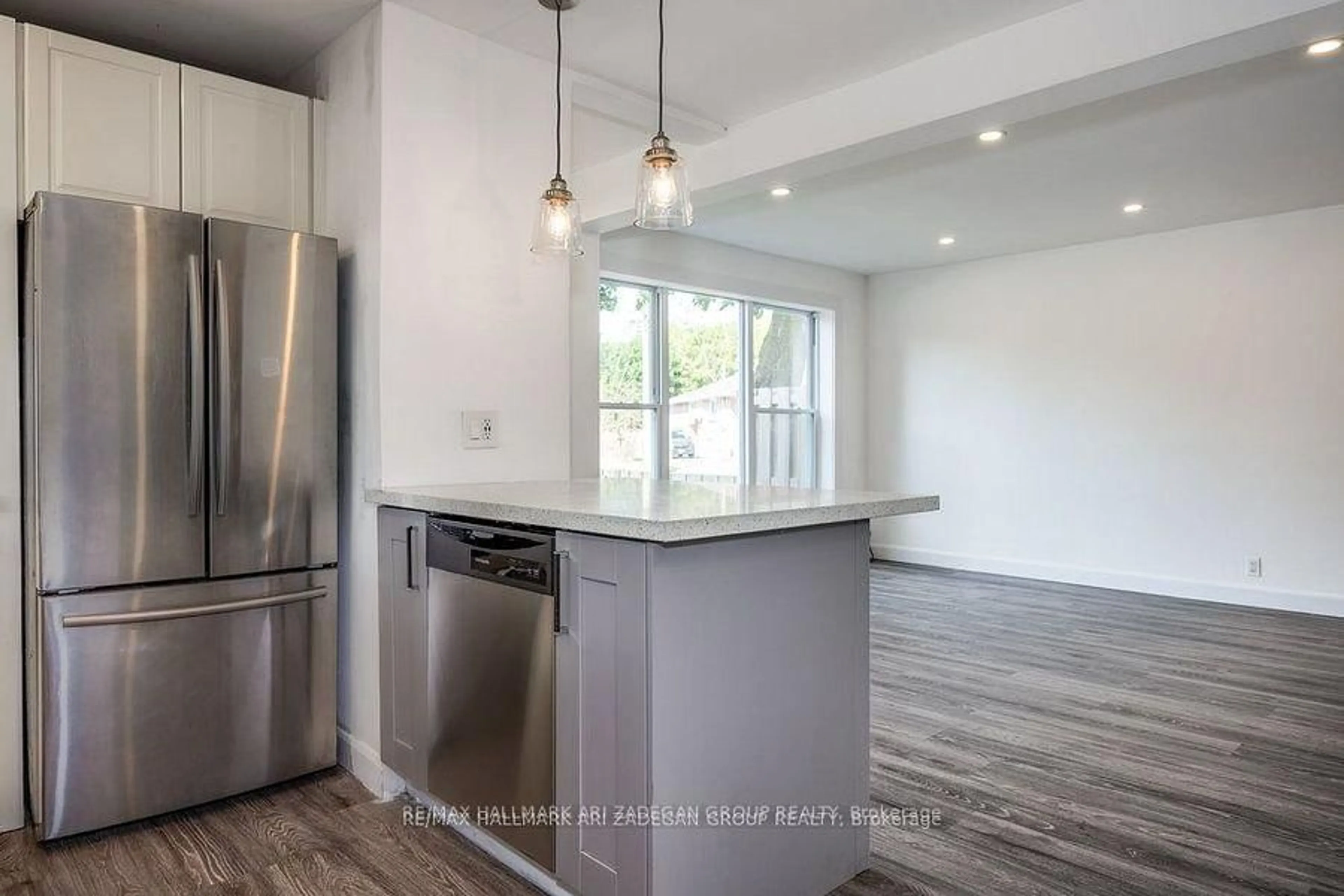 Open concept kitchen, unknown for 47 Newbury Dr, Newmarket Ontario L3Y 4P9