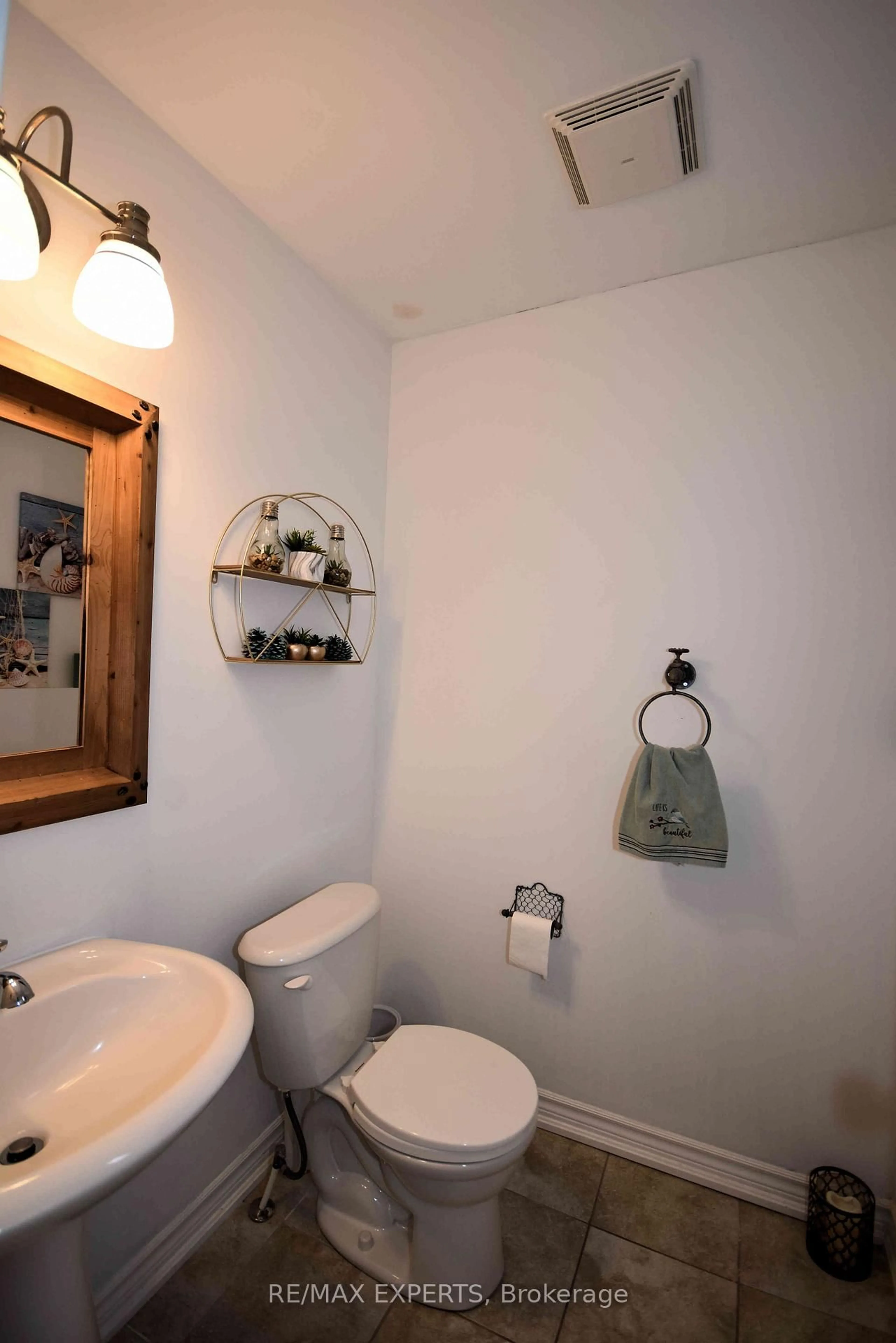 Standard bathroom, unknown for 136 Donald Stewart Cres, East Gwillimbury Ontario L0G 1M0