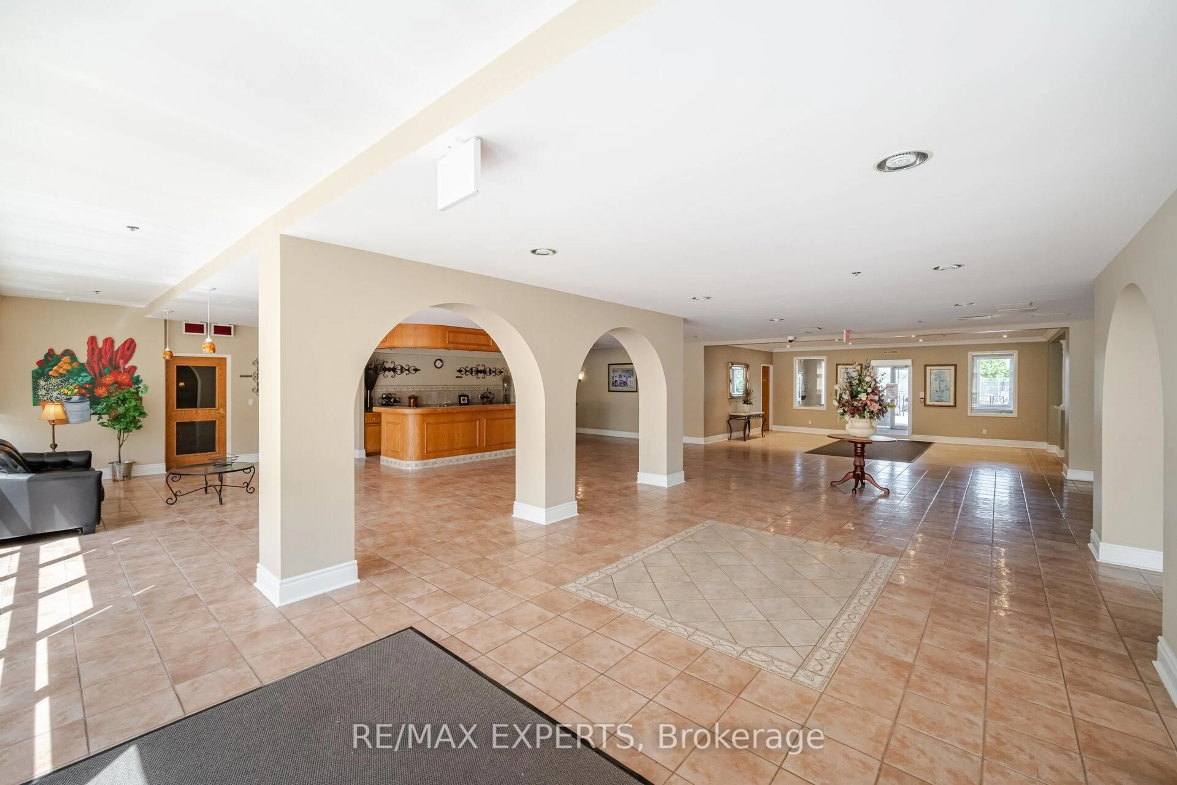 Indoor foyer for 7373 Martin Grove Rd #309, Vaughan Ontario L4L 9K1