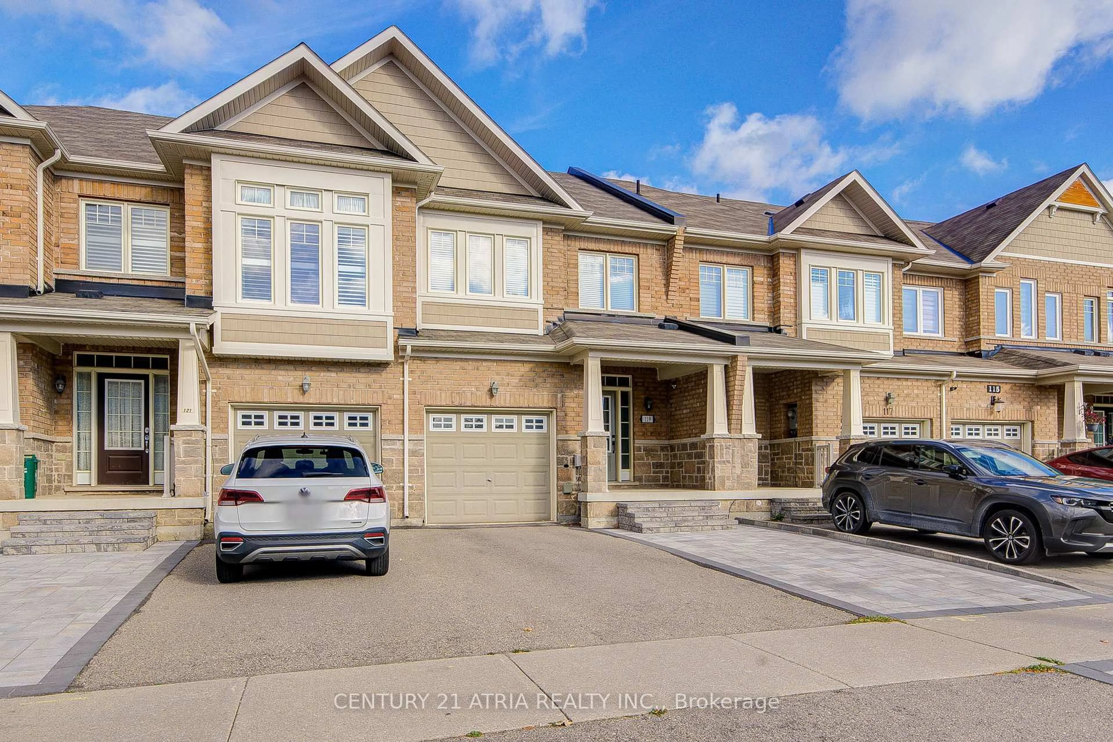 A pic from outside/outdoor area/front of a property/back of a property/a pic from drone, street for 119 Windrow St, Richmond Hill Ontario L4E 0Y2